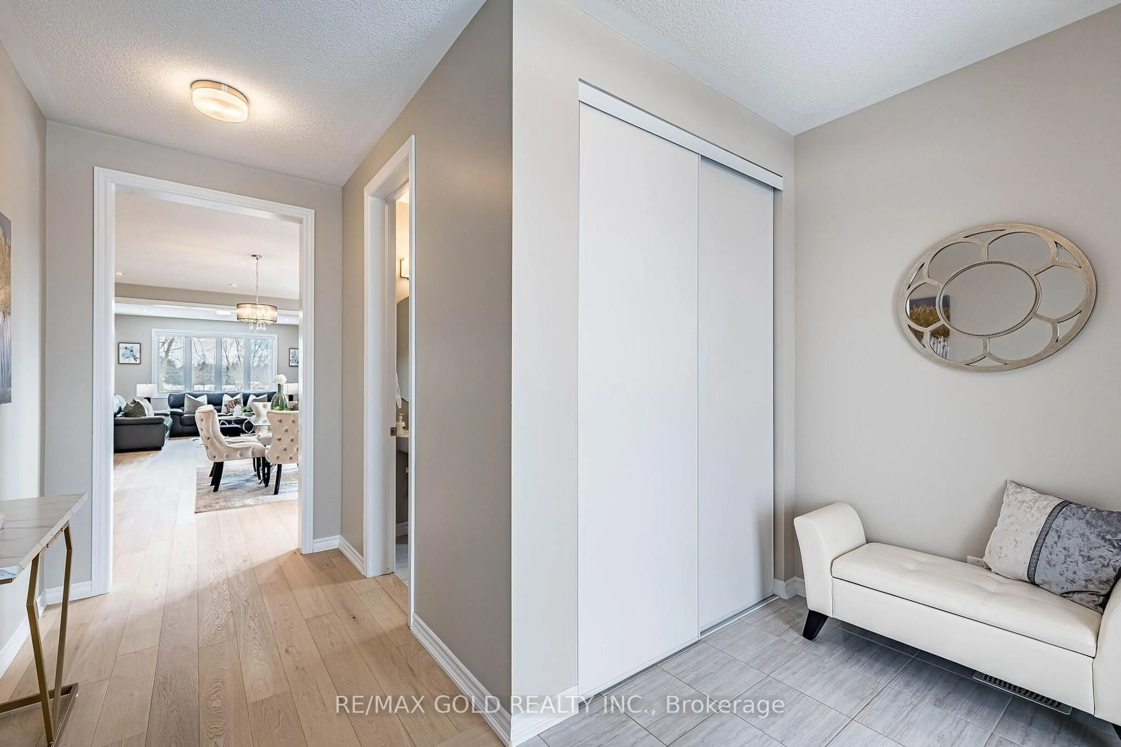 Indoor entryway for 201 Mcfarlane Cres, Centre Wellington Ontario N1M 0G5