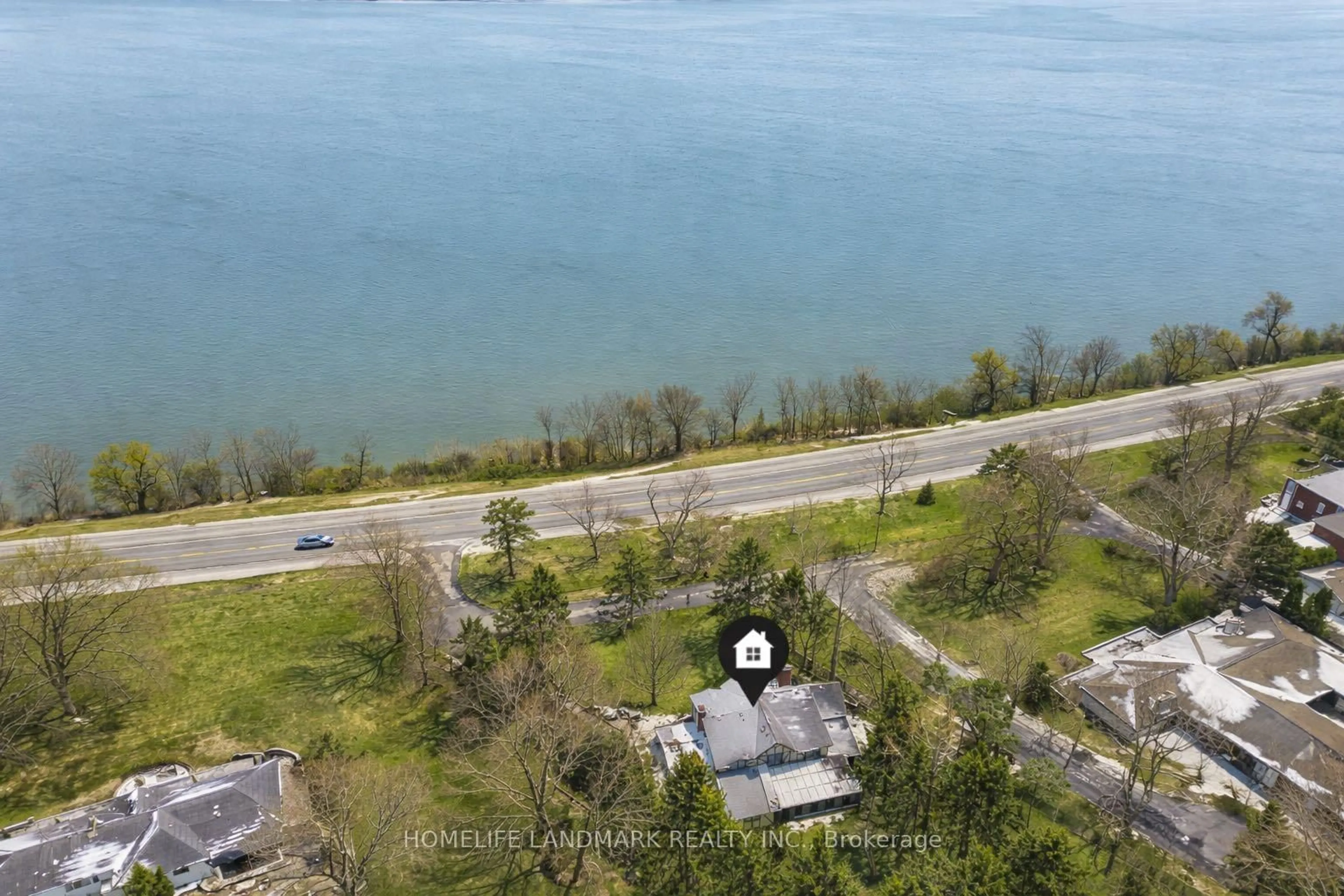 A pic from outside/outdoor area/front of a property/back of a property/a pic from drone, water/lake/river/ocean view for 10505 Niagara River Pkwy, Niagara Falls Ontario L2E 6S6