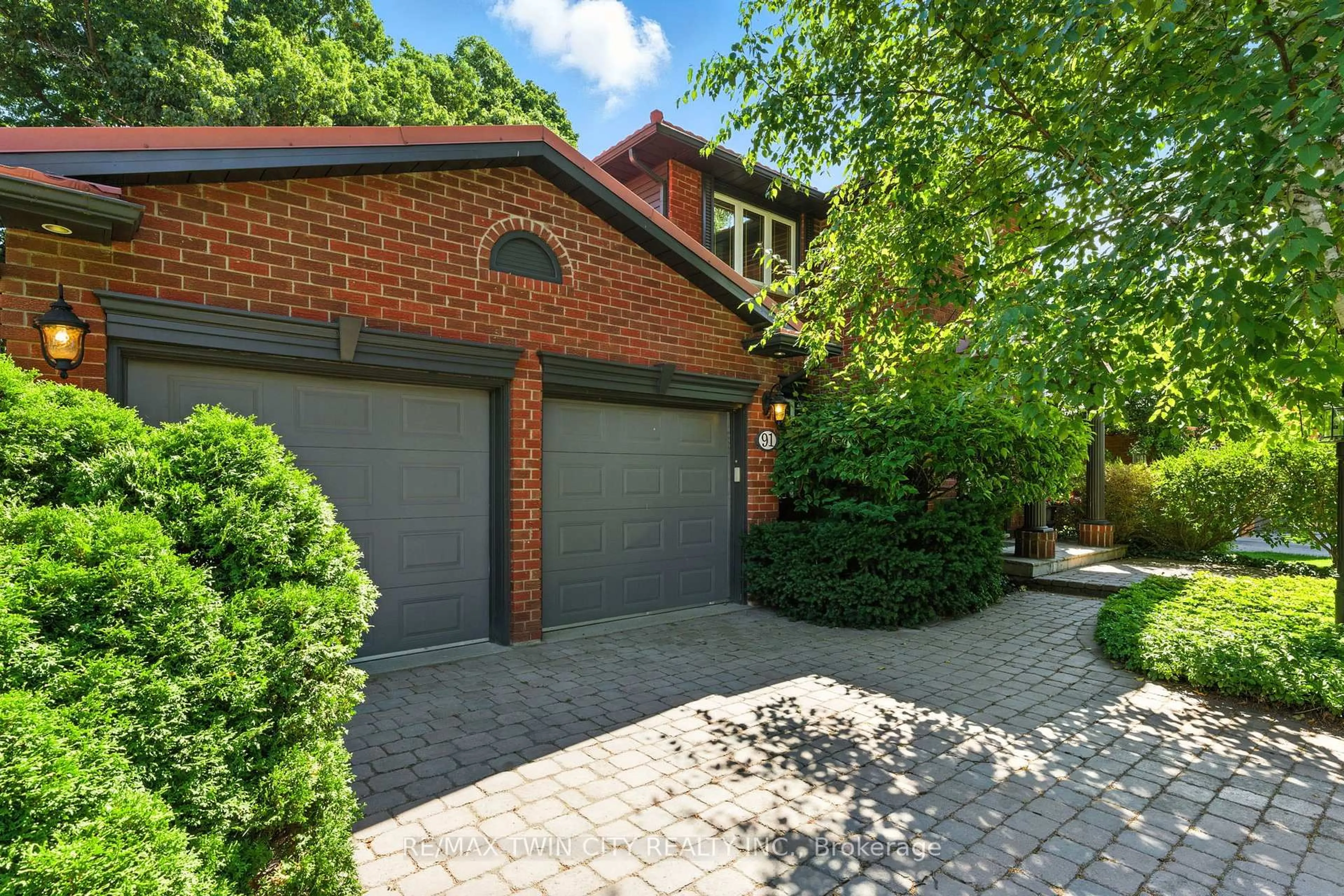 Home with brick exterior material, street for 91 Abbey Clse, Hamilton Ontario L9G 4K9
