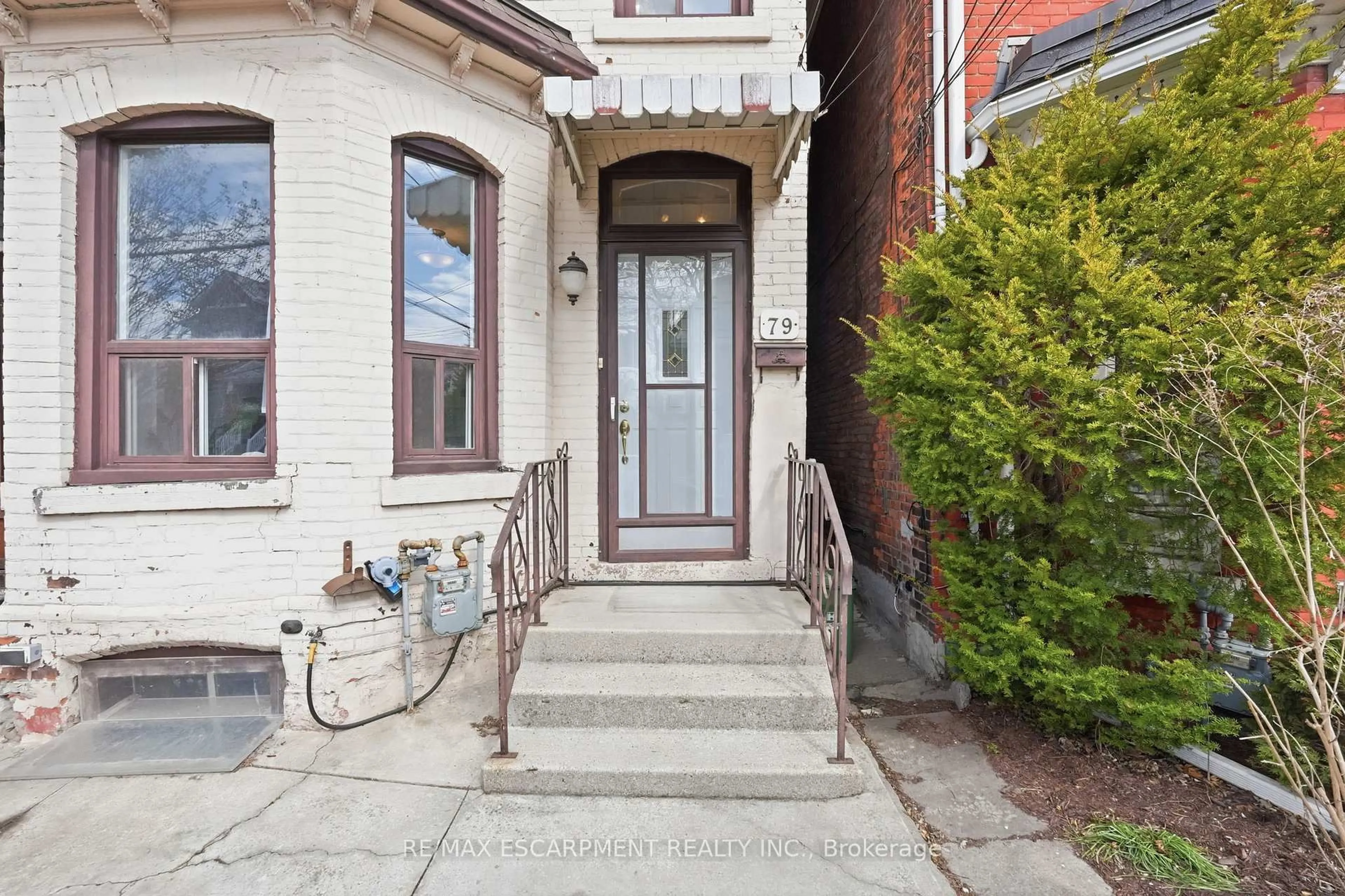 Home with brick exterior material, street for 79 Murray St, Hamilton Ontario L8L 3G1