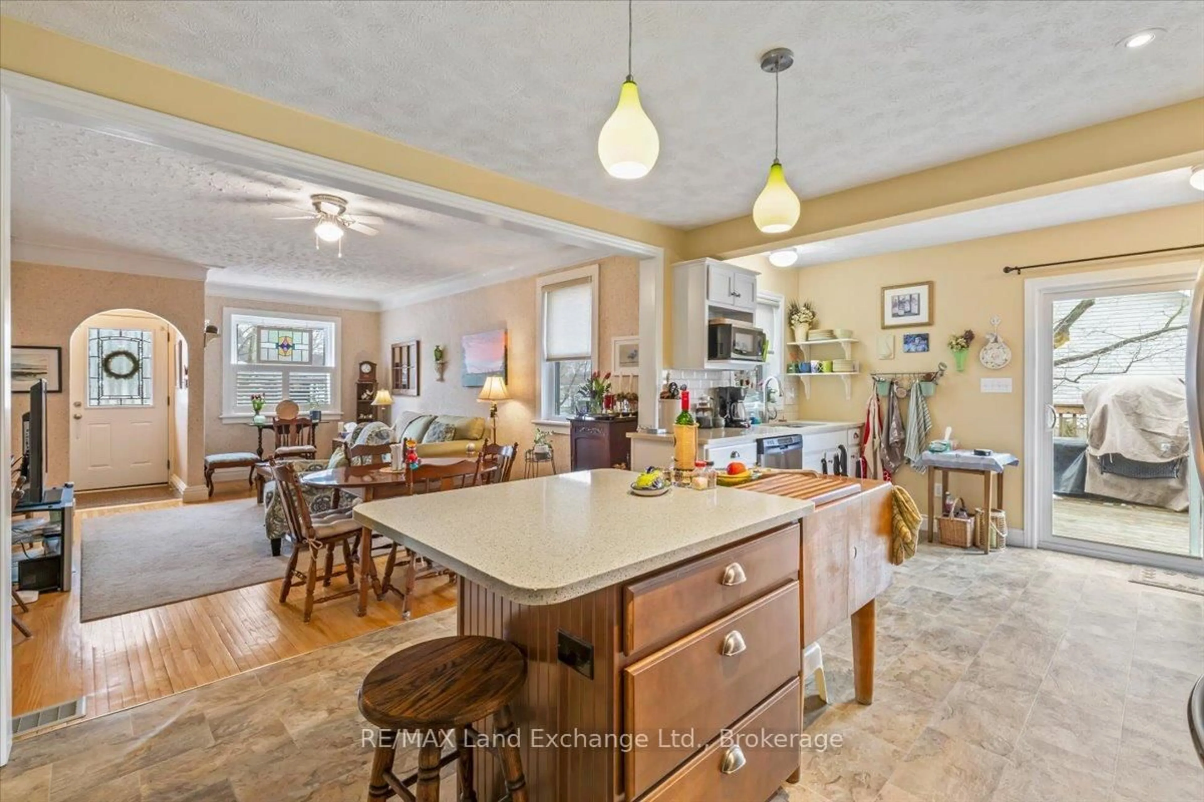 Open concept kitchen, ceramic/tile floor for 737 Green St, Saugeen Shores Ontario N0H 2C4