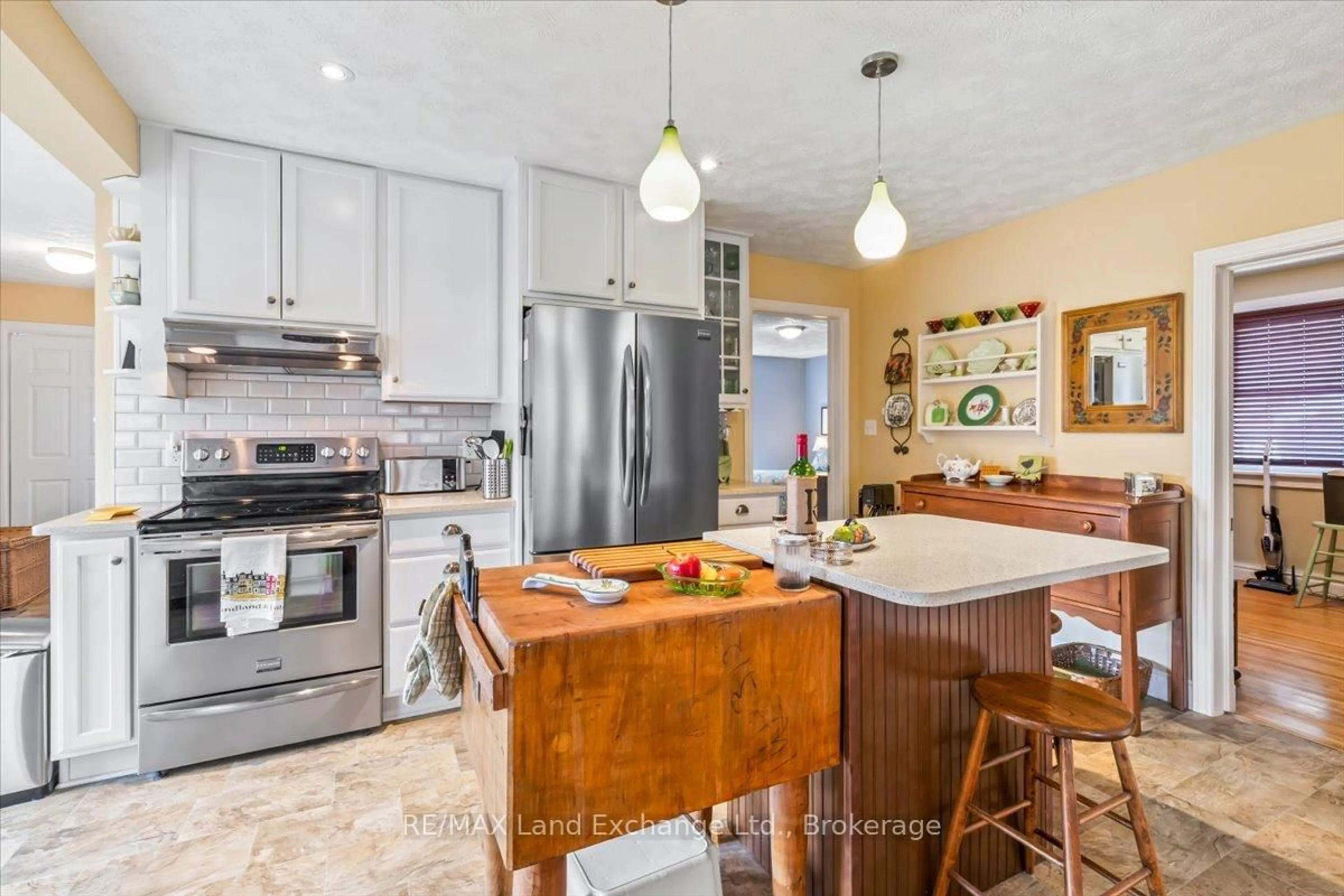 Open concept kitchen, unknown for 737 Green St, Saugeen Shores Ontario N0H 2C4