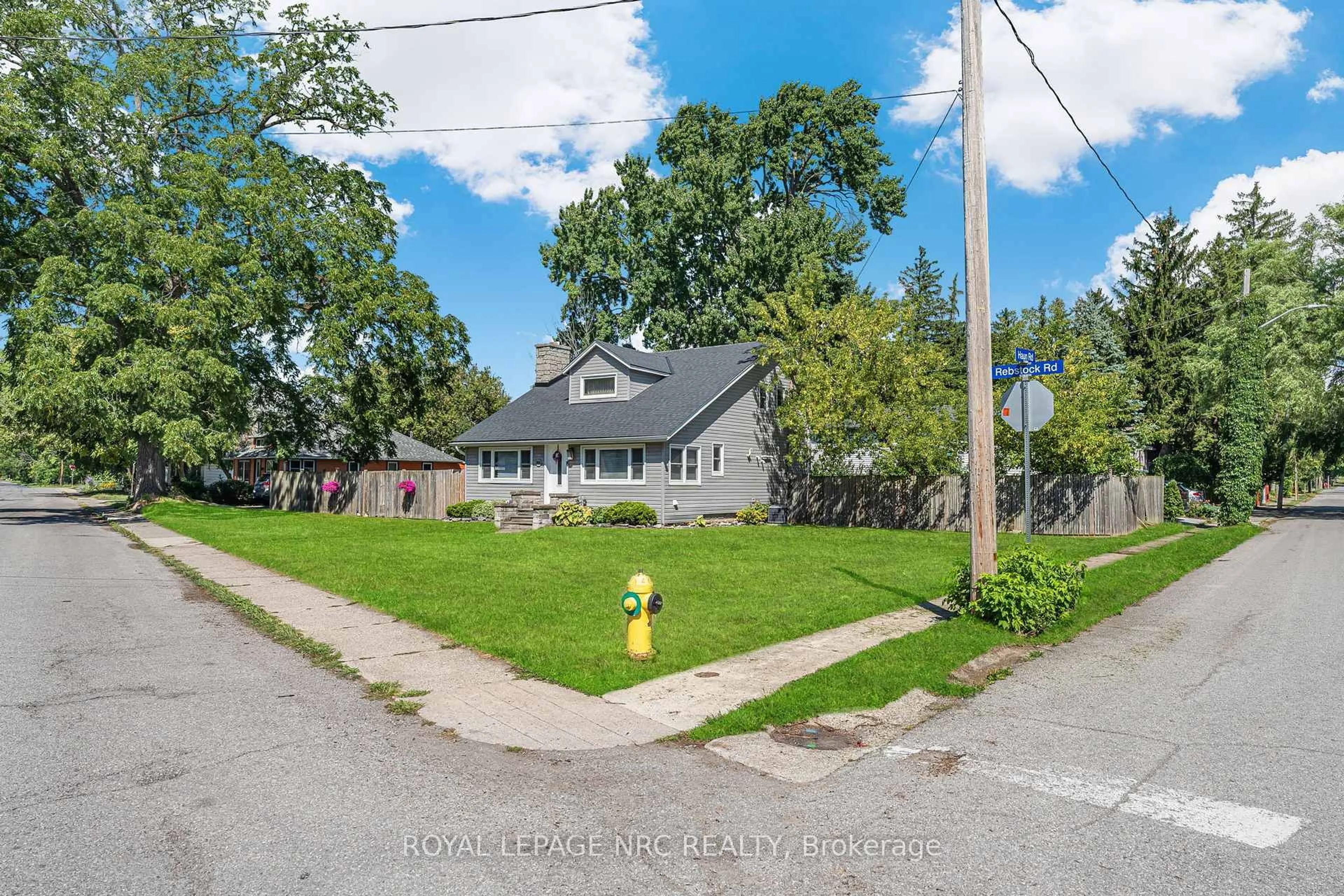 A pic from outside/outdoor area/front of a property/back of a property/a pic from drone, street for 3902 Rebstock Rd, Fort Erie Ontario L0S 1B0
