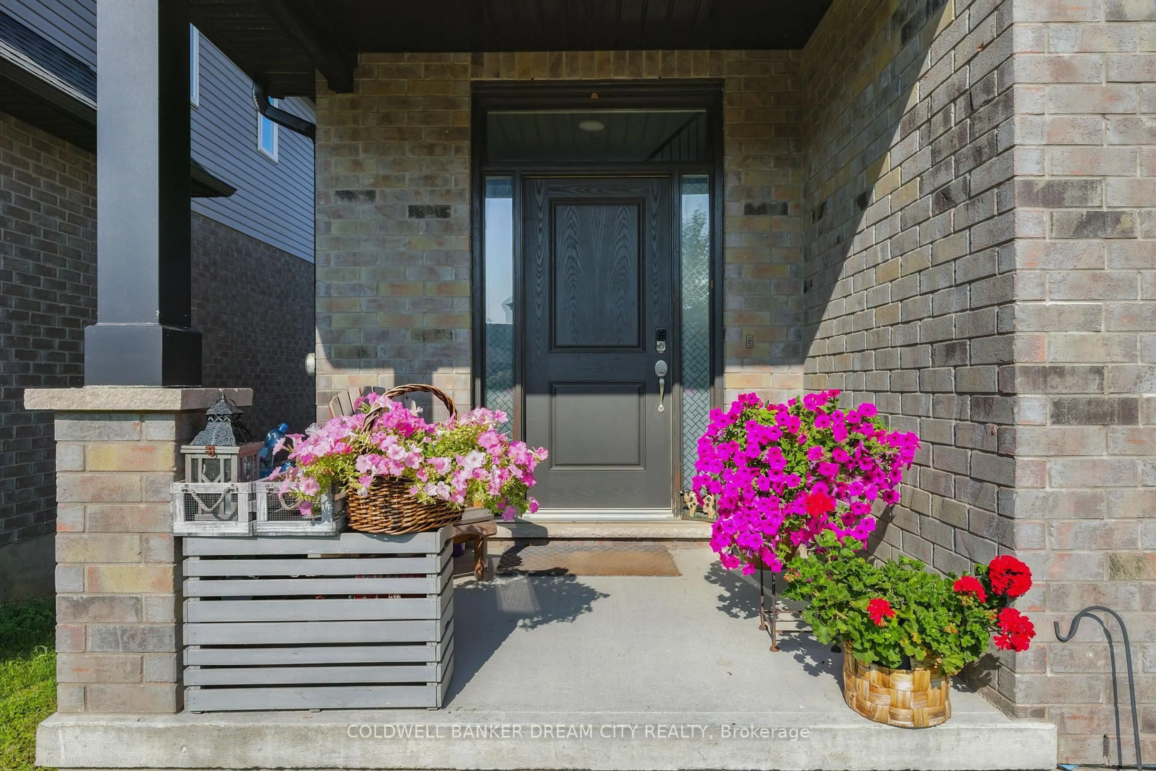 Indoor entryway for 10 Honey Bend, St. Thomas Ontario N5R 0H6