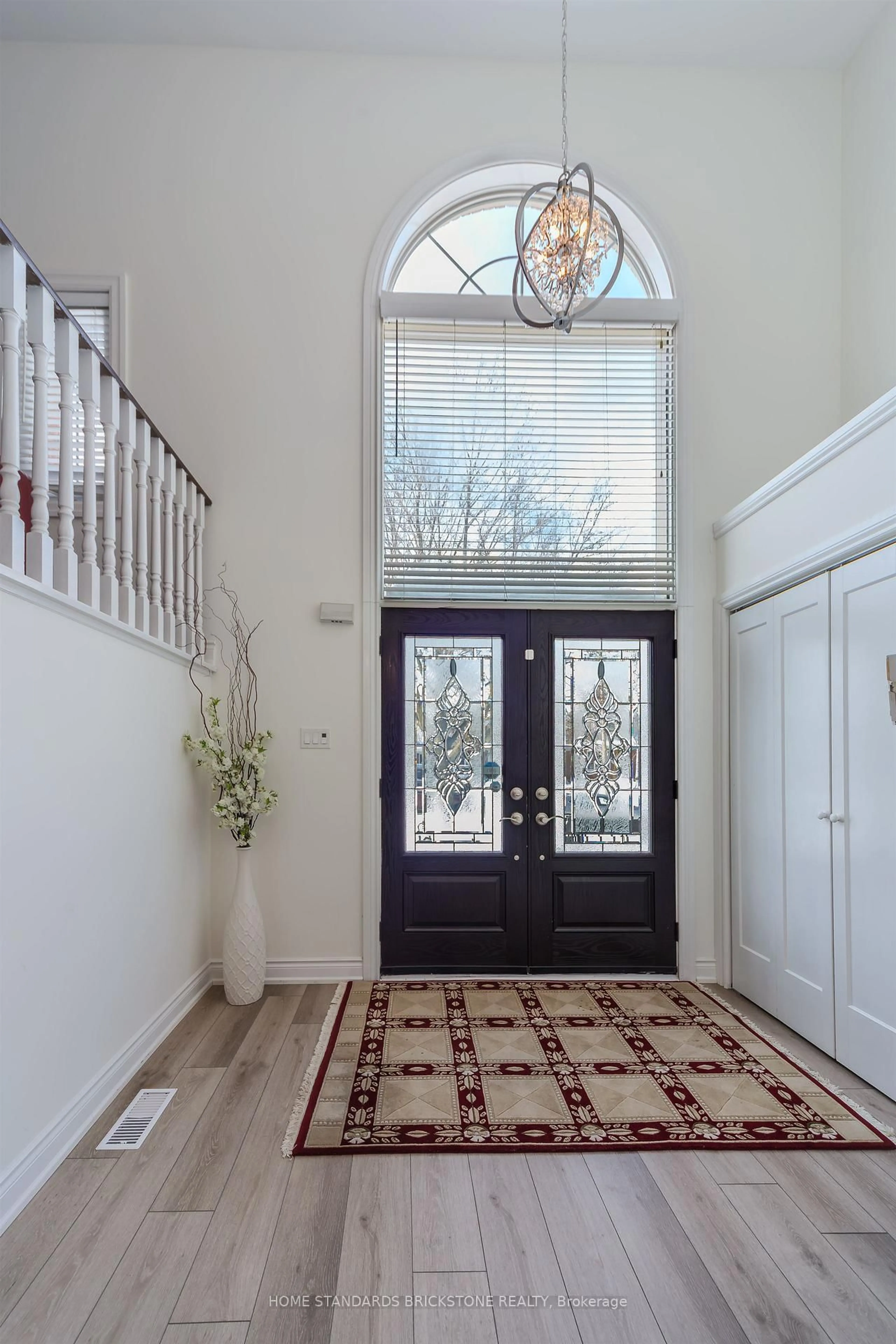 Indoor entryway for 28 Brookhurst Cres, Hamilton Ontario L0R 2H3