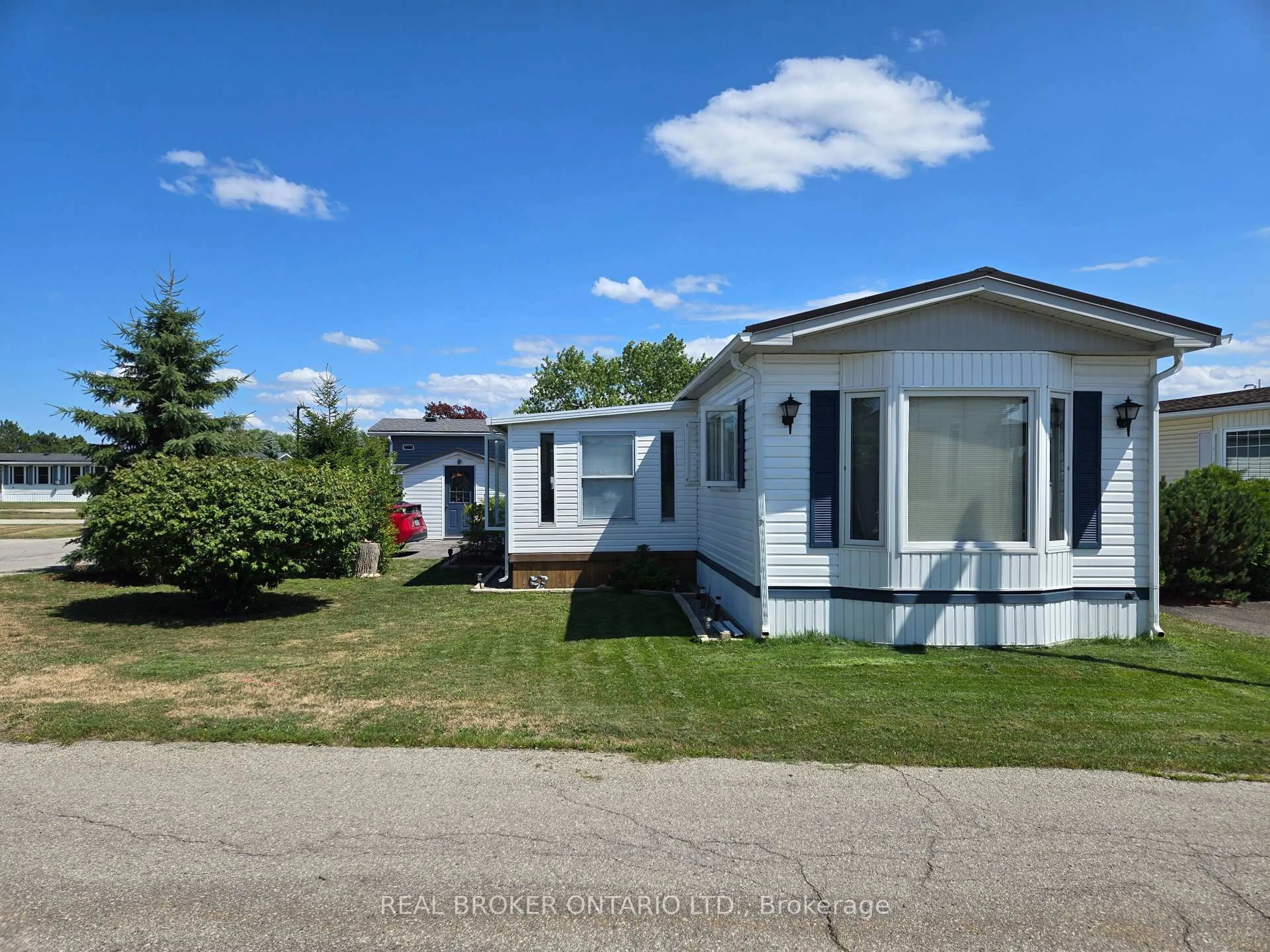 Home with vinyl exterior material, street for 3033 Townline Rd #10, Fort Erie Ontario L0S 1S1
