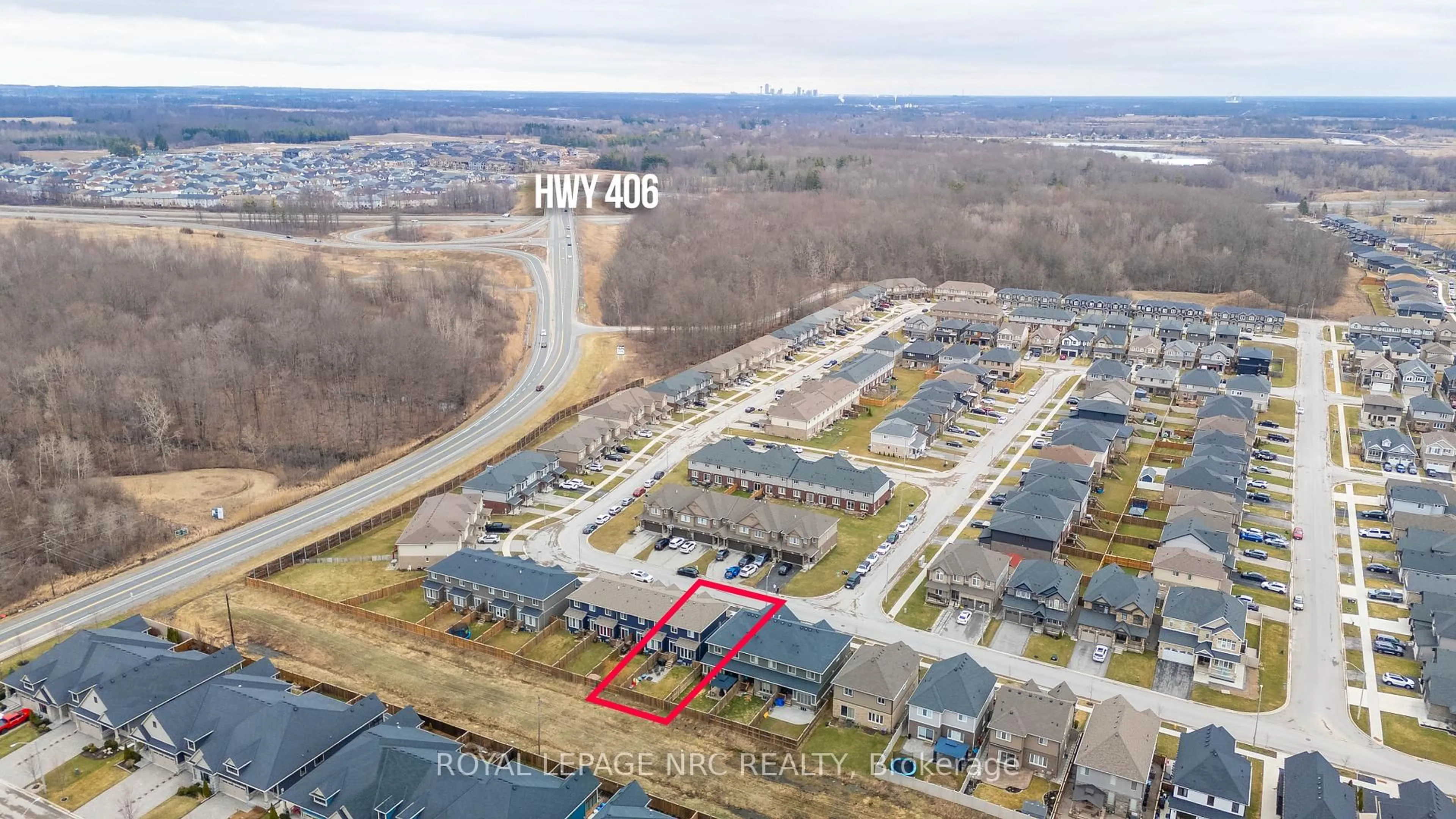 A pic from outside/outdoor area/front of a property/back of a property/a pic from drone, unknown for 43 Wilkerson St, Thorold Ontario L2V 0G4