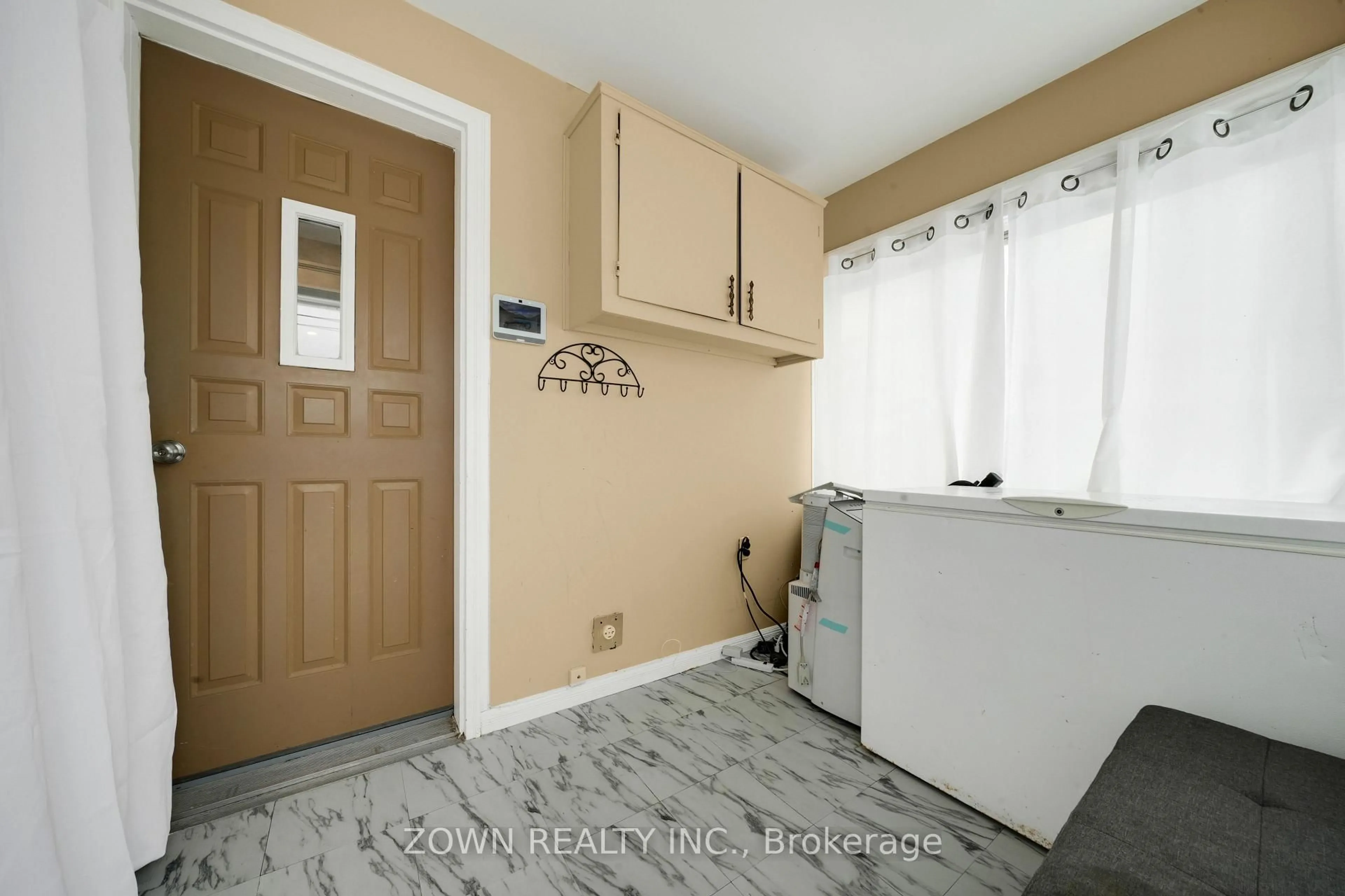 Standard kitchen, ceramic/tile floor for 28 Prince St, Kawartha Lakes Ontario K0M 1A0