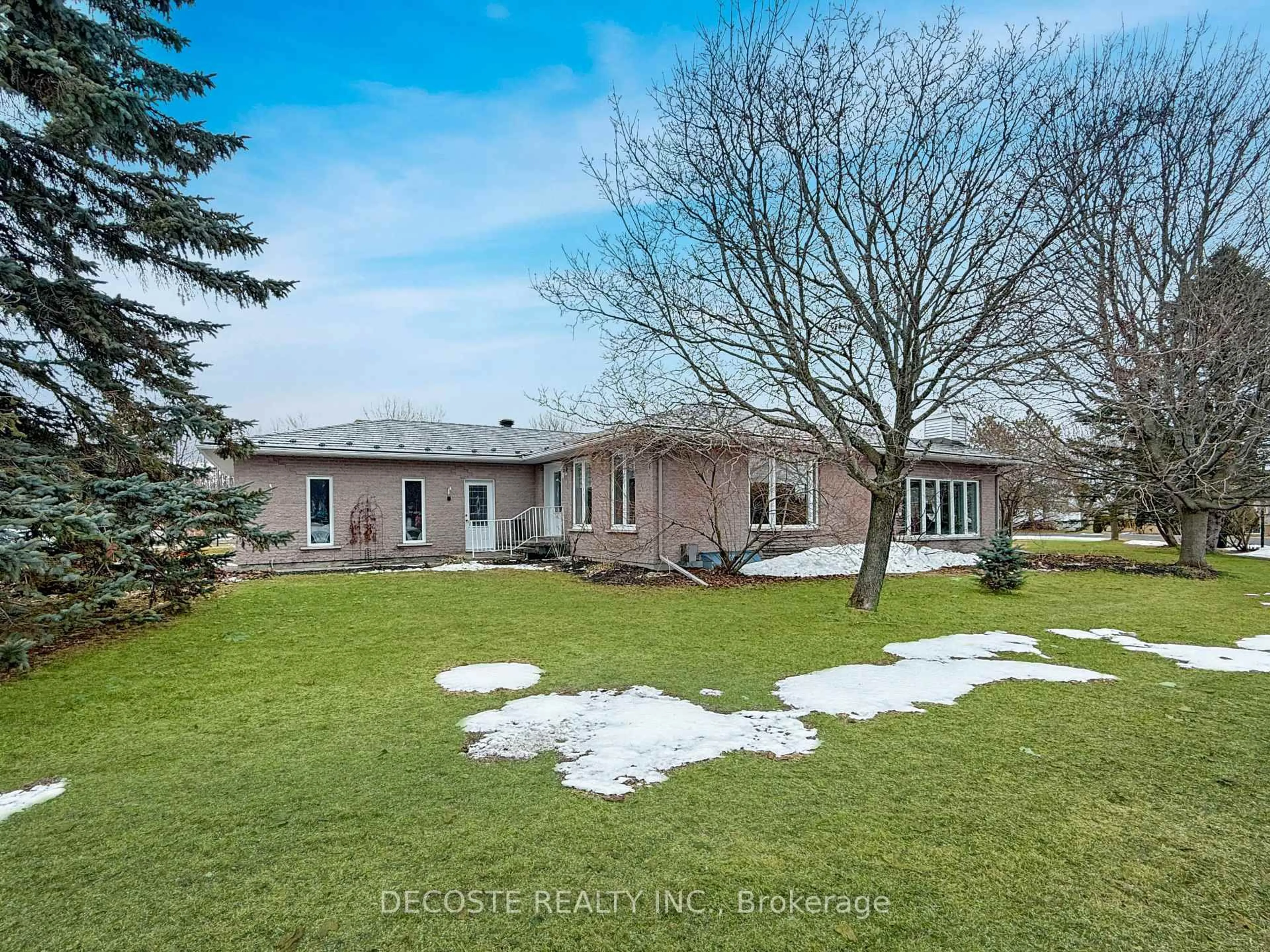 A pic from outside/outdoor area/front of a property/back of a property/a pic from drone, street for 6298 Maclean Crt, South Glengarry Ontario K0C 1E0
