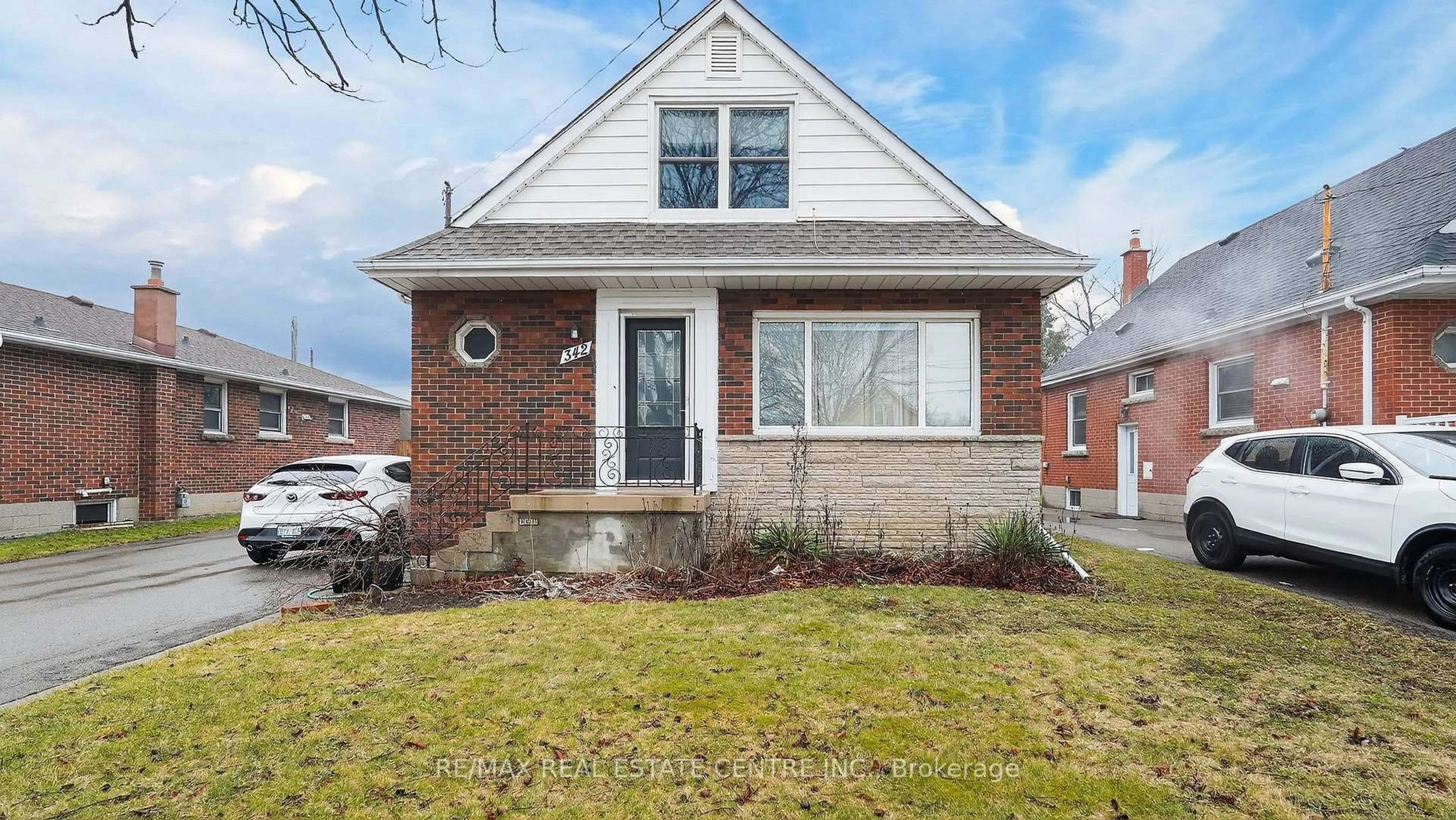 Home with brick exterior material, street for 342 East 17th St, Hamilton Ontario L9A 4M8