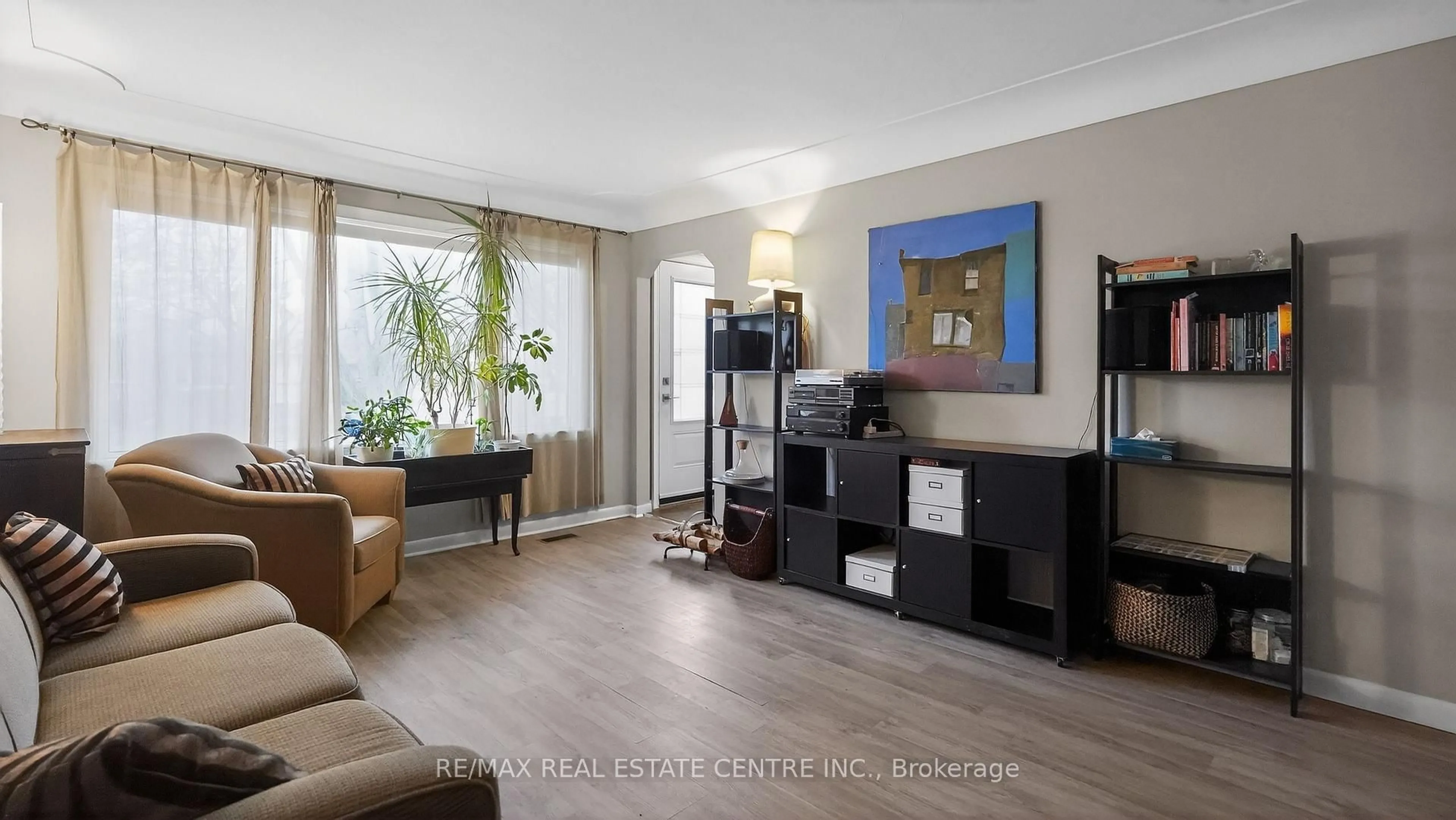 Living room with furniture, wood/laminate floor for 342 East 17th St, Hamilton Ontario L9A 4M8