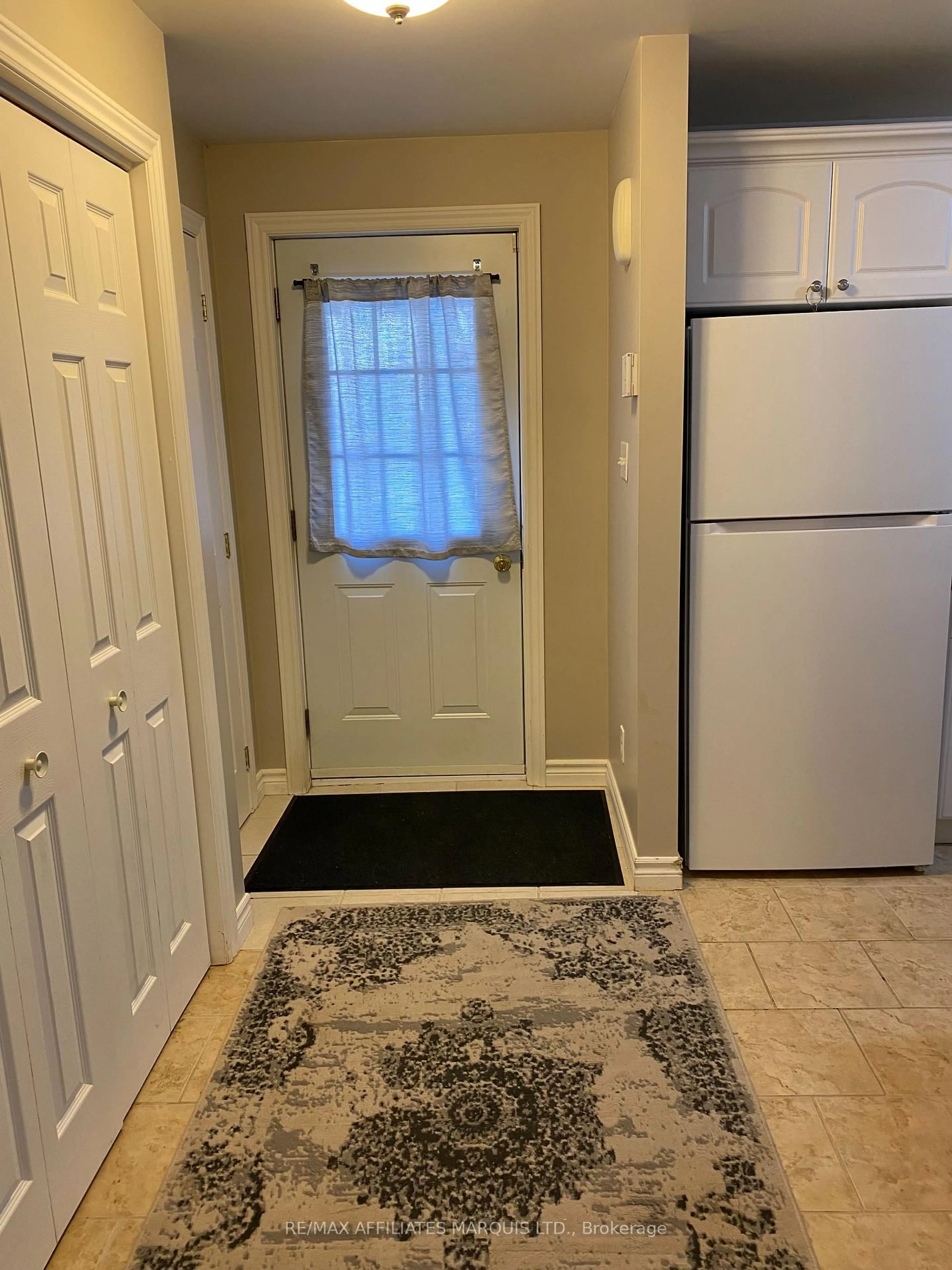Indoor entryway for 7 Park St, Cornwall Ontario K6H 1K1