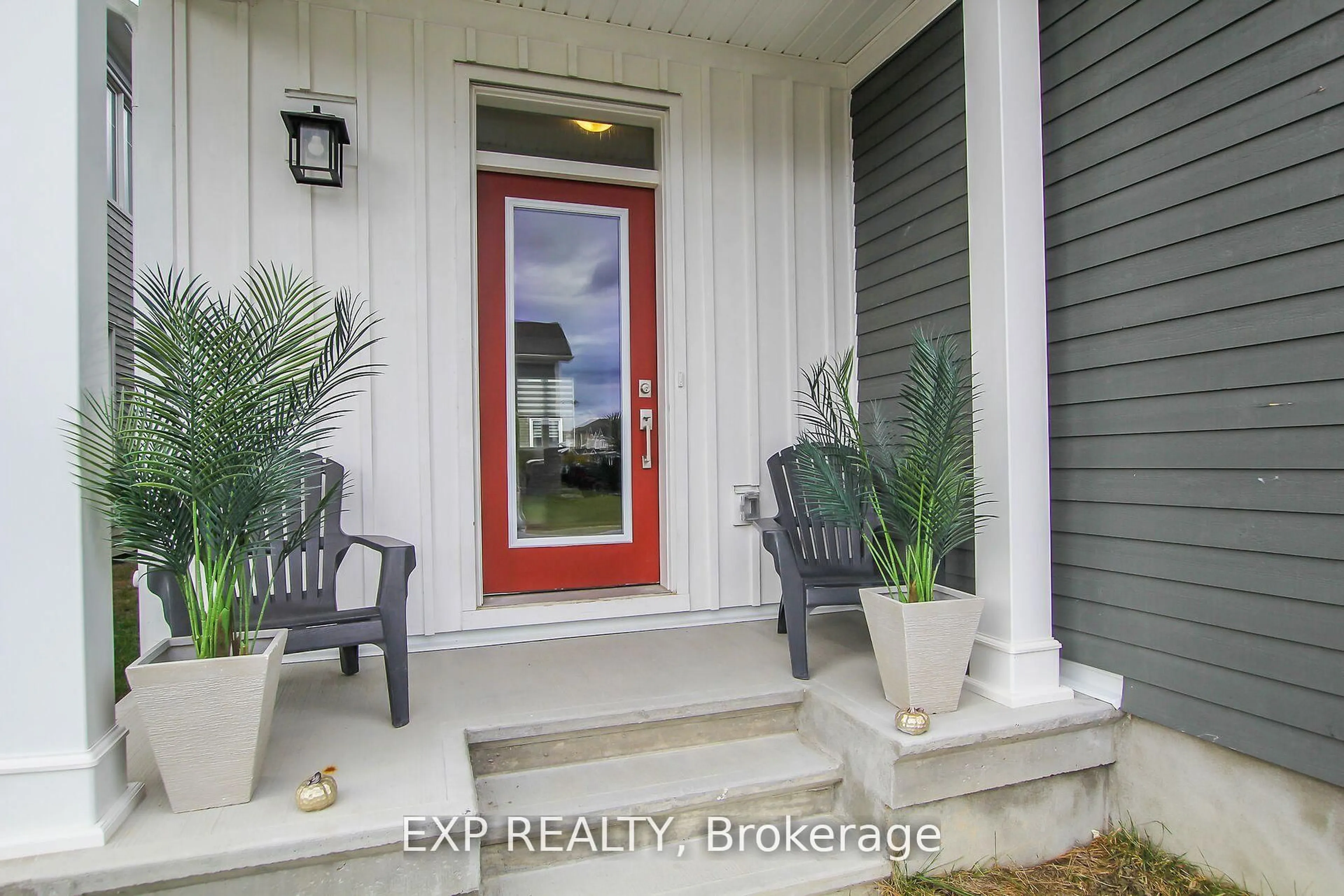 Indoor entryway for 224 Pursuit Terr, Richmond Ontario K0A 2Z0
