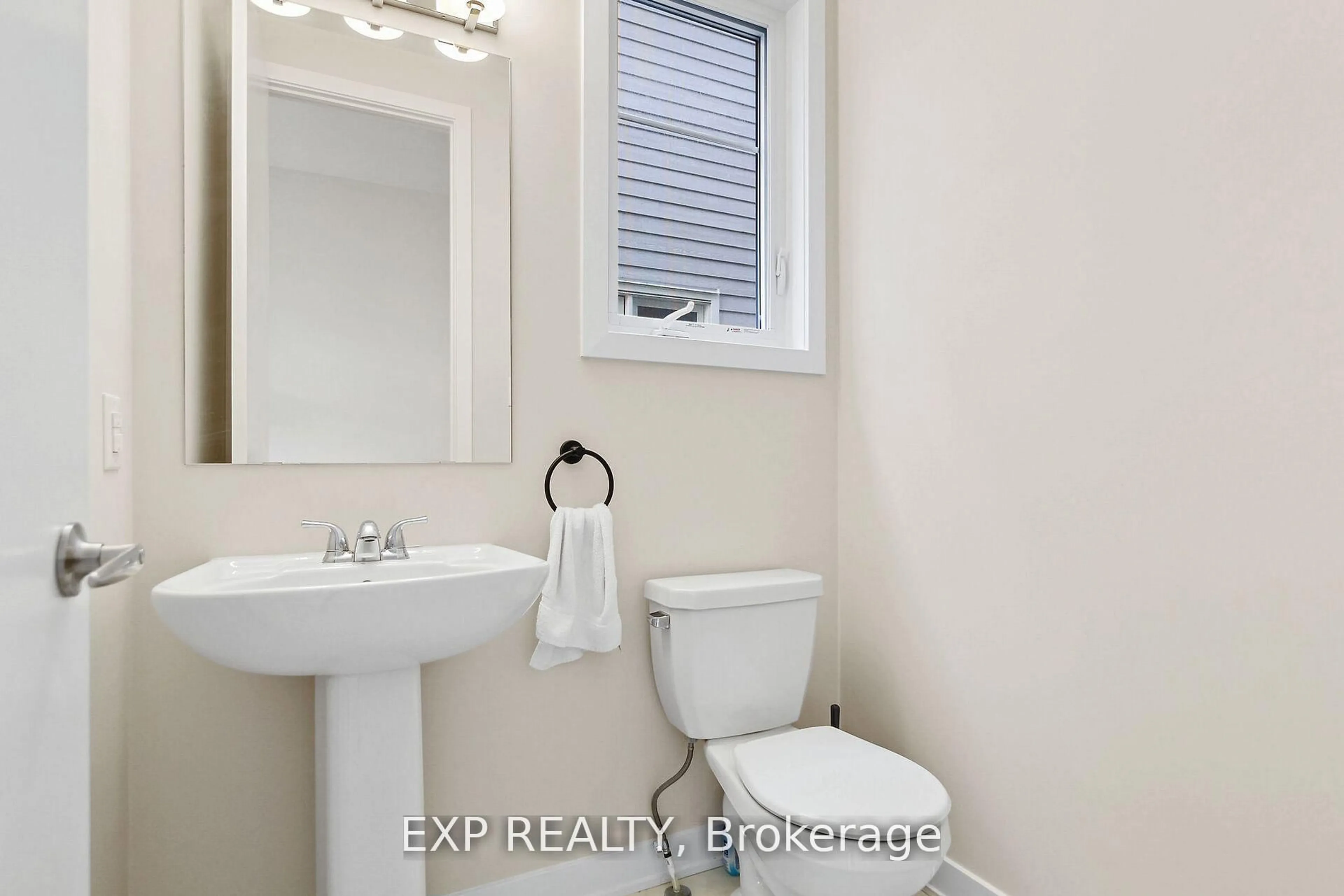 Standard bathroom, ceramic/tile floor for 224 Pursuit Terr, Richmond Ontario K0A 2Z0