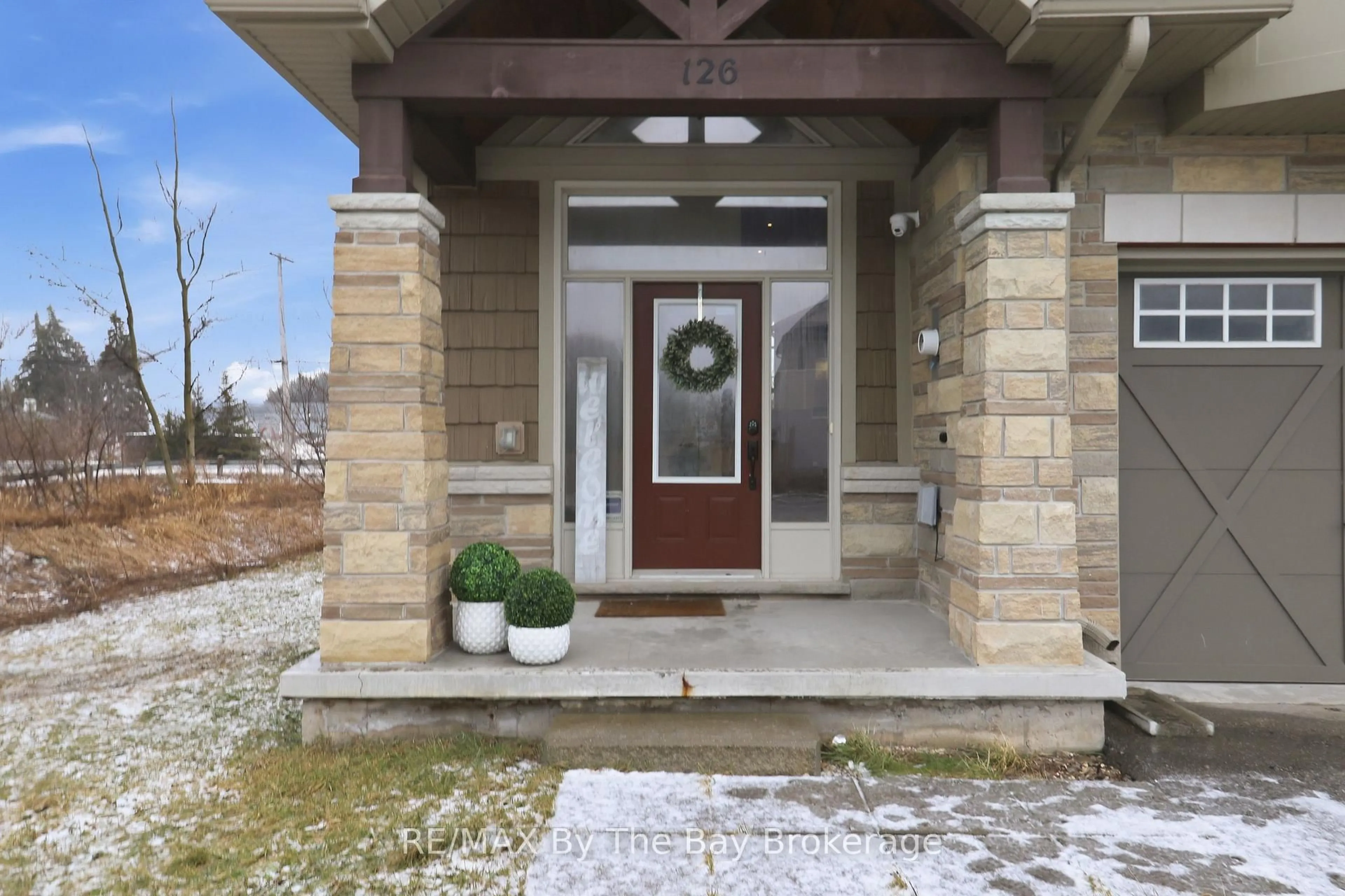 Indoor entryway for 126 Delphi Lane, Blue Mountains Ontario N0H 1J0