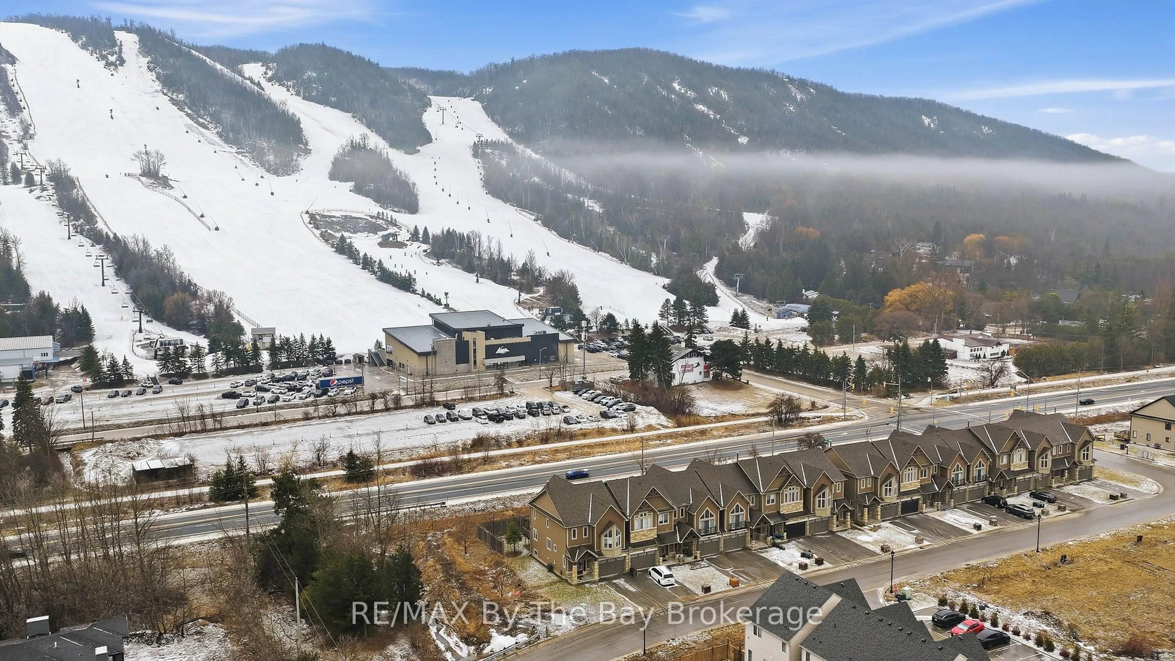 Blurry image for 126 Delphi Lane, Blue Mountains Ontario N0H 1J0