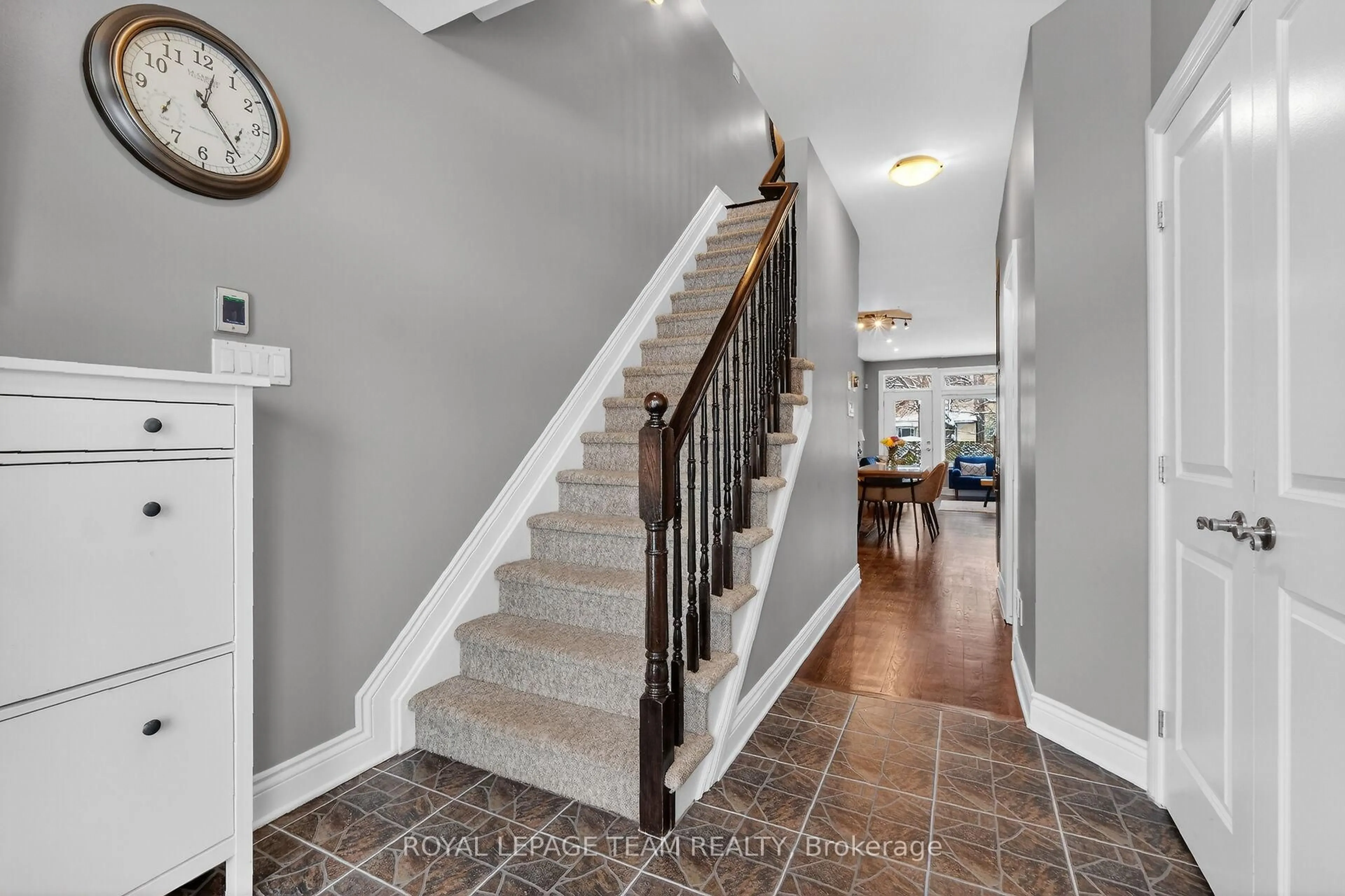 Unknown for 142 A Queen Mary St #A, Ottawa Ontario K1K 1X5