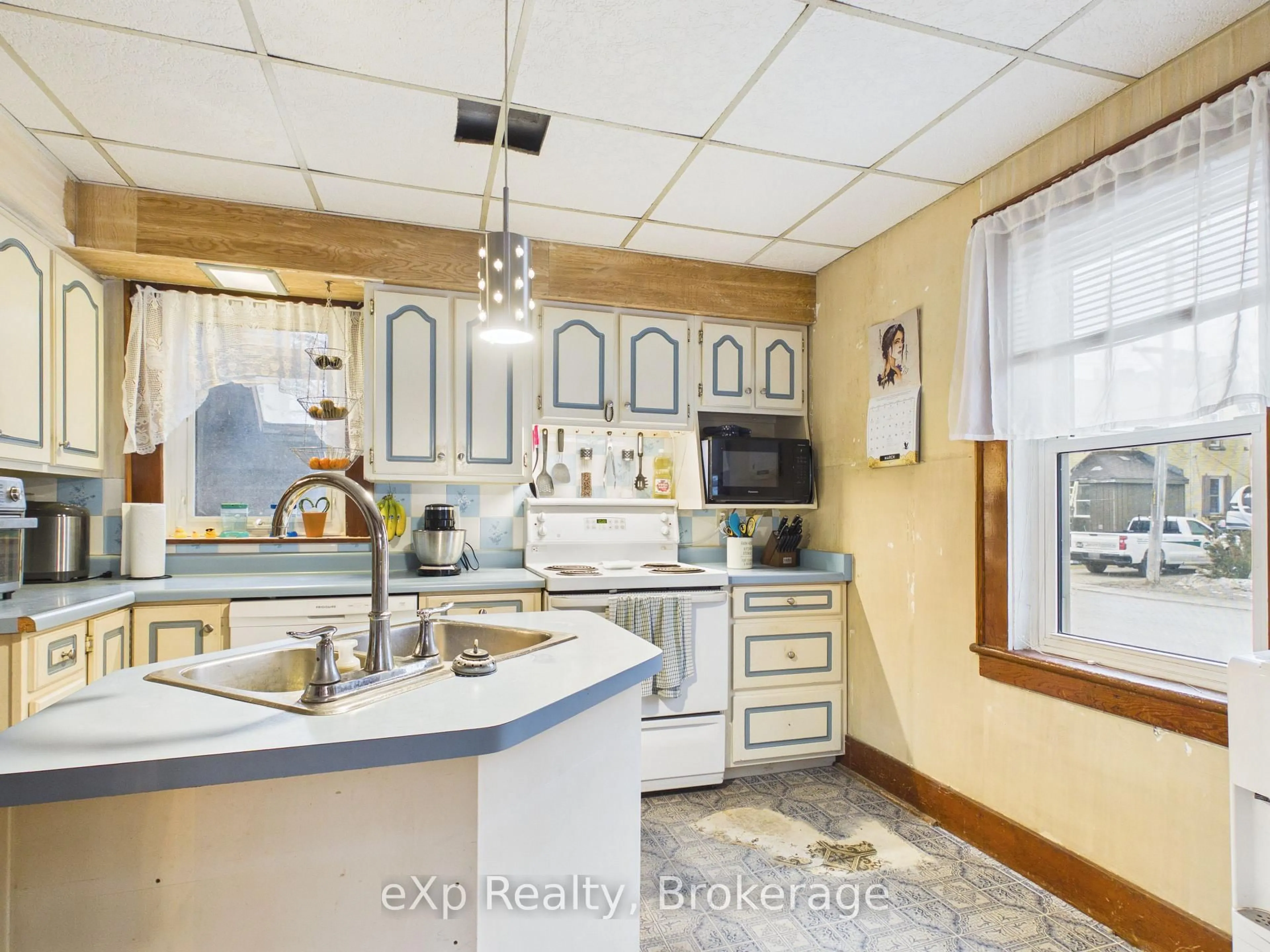 Open concept kitchen, ceramic/tile floor for 154 6th Ave, Arran-Elderslie Ontario N0G 1L0