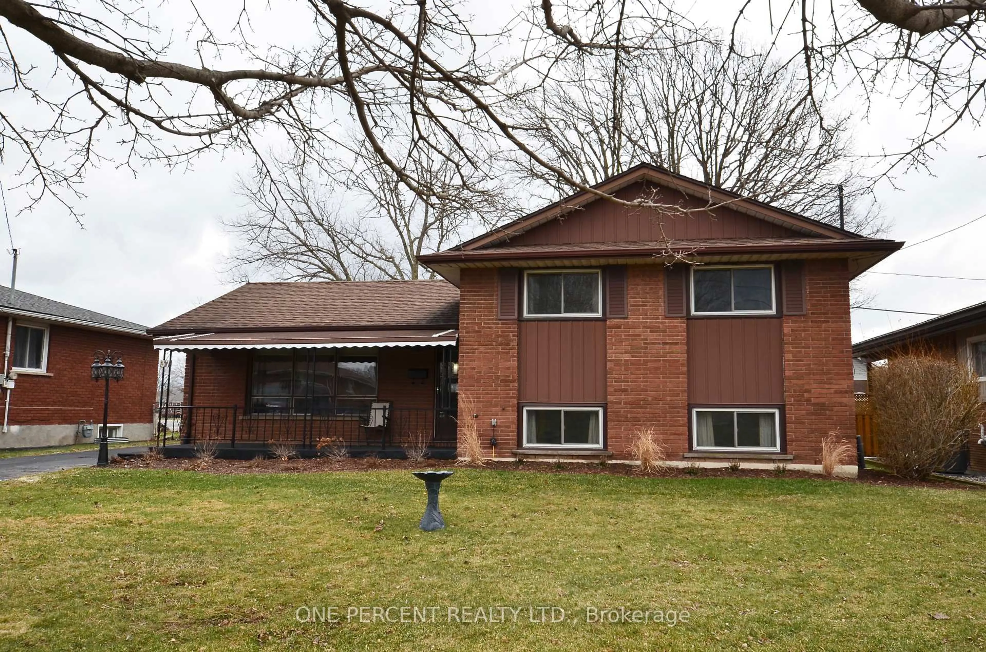 Home with brick exterior material, street for 37 Empress Ave, Welland Ontario L3B 1K6