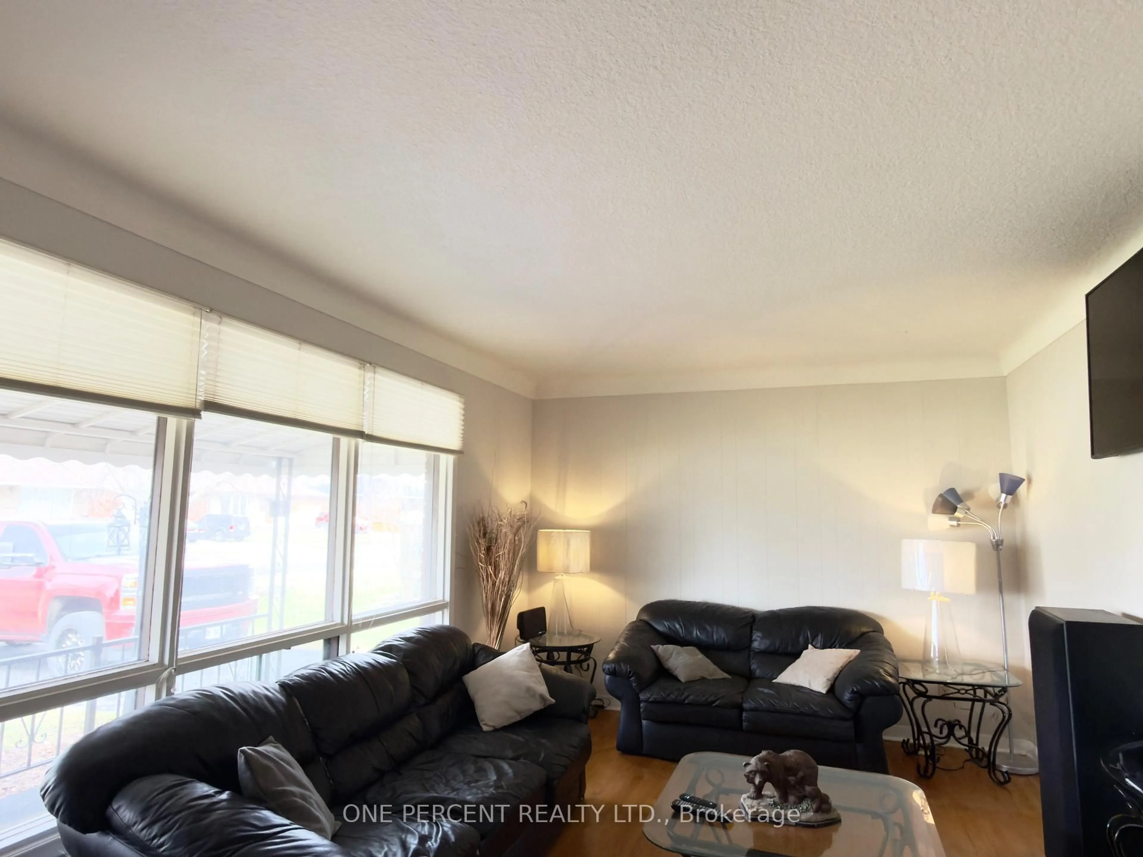 A pic of a room for 37 Empress Ave, Welland Ontario L3B 1K6