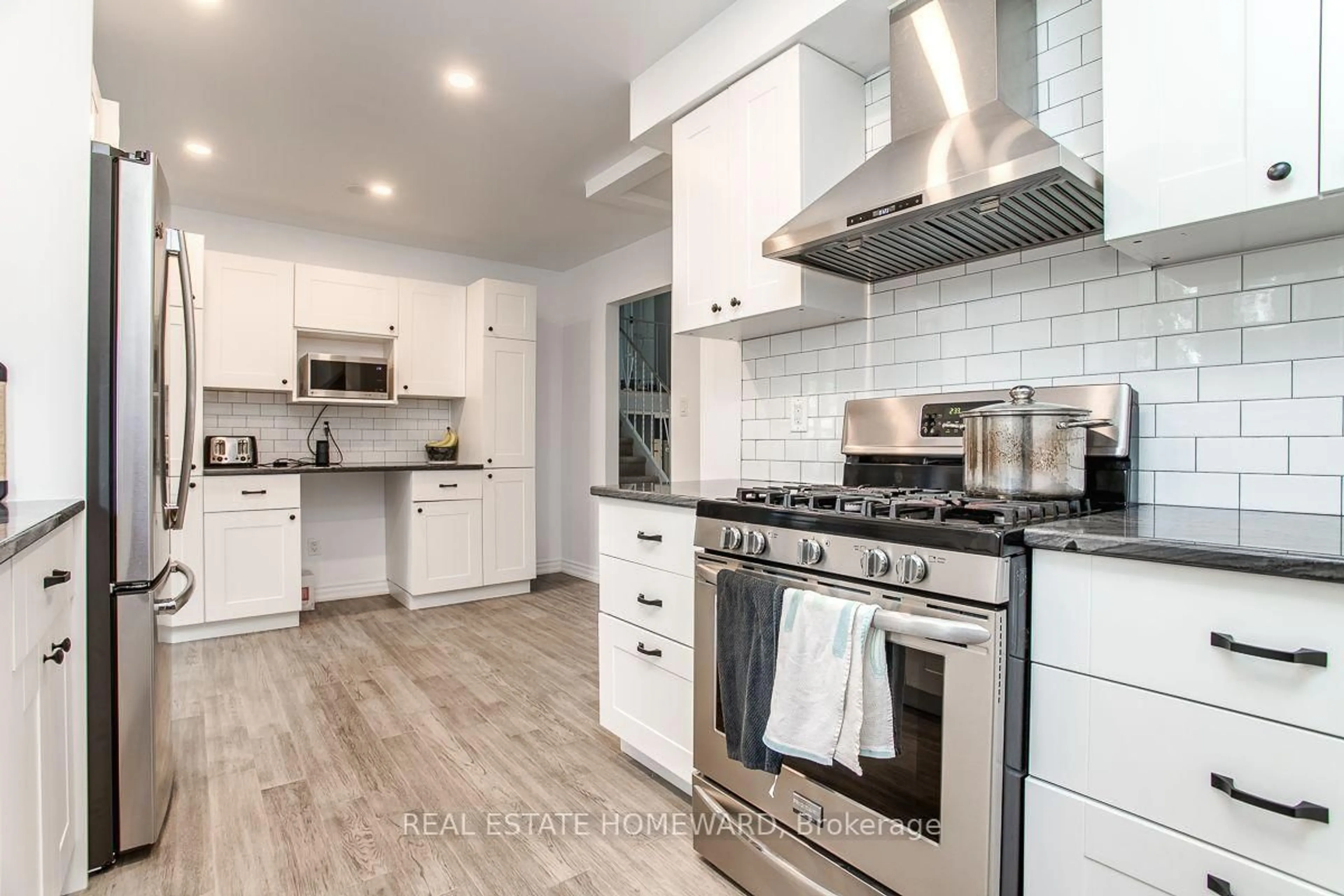 Open concept kitchen, ceramic/tile floor for 21 Glen Watford Rd, Cobourg Ontario K9A 4S4