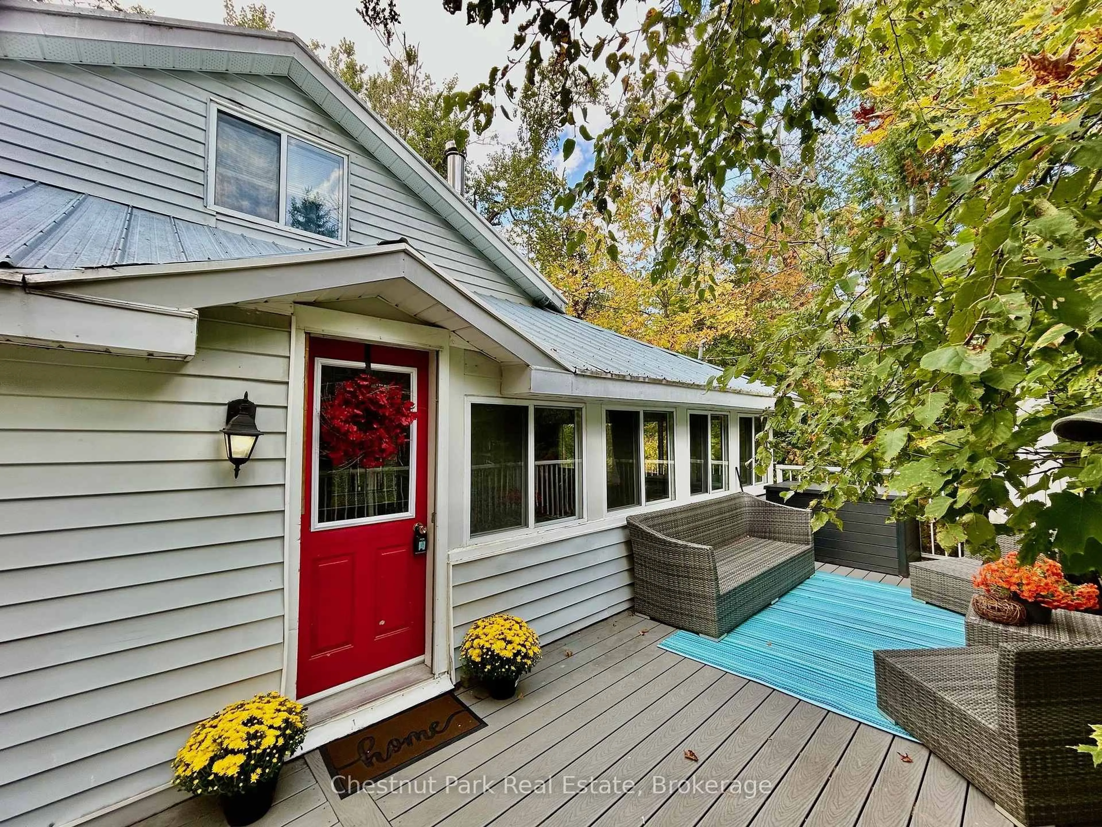 Home with vinyl exterior material, unknown for 1227-2 North Kahshe Lake rd Rd, Gravenhurst Ontario P0E 1G0