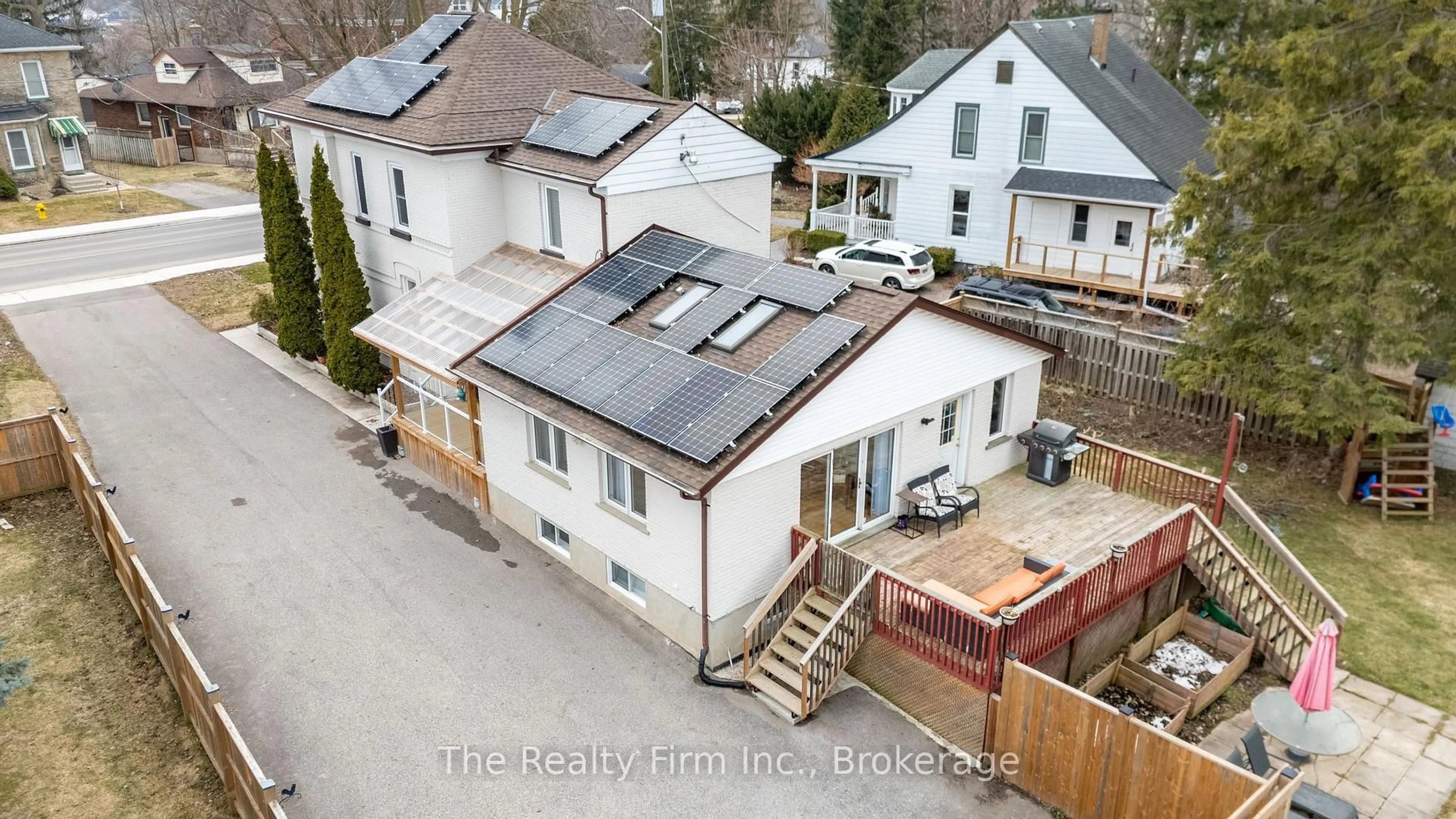 A pic from outside/outdoor area/front of a property/back of a property/a pic from drone, building for 751 Rathbourne Ave, Woodstock Ontario N4S 4L6