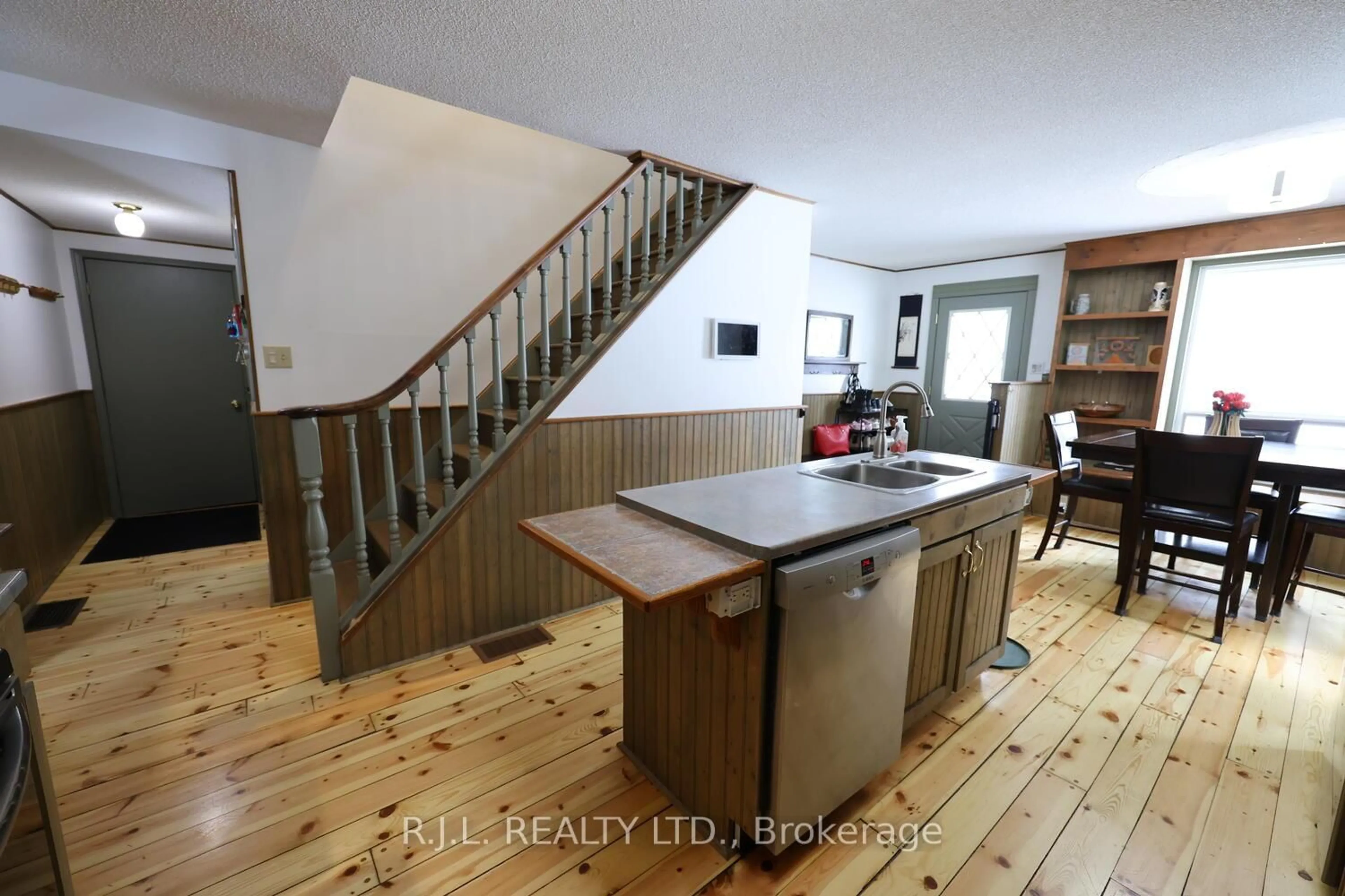 Open concept kitchen, wood/laminate floor for 19 Concession St, Havelock-Belmont-Methuen Ontario K0L 1Z0