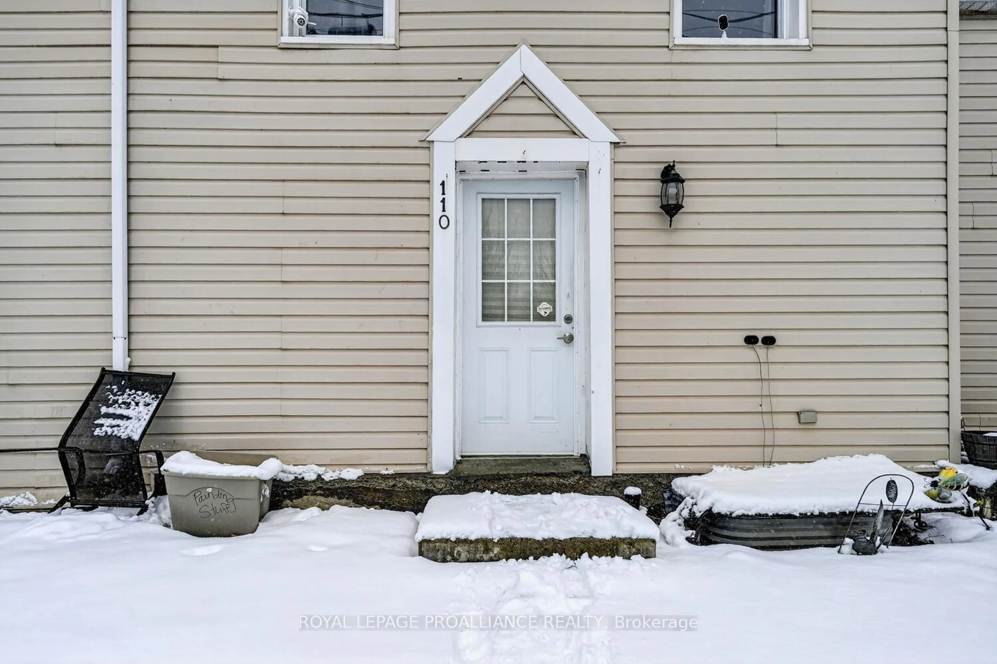 Indoor entryway for 110 Park St, Prescott Ontario K0E 1T0