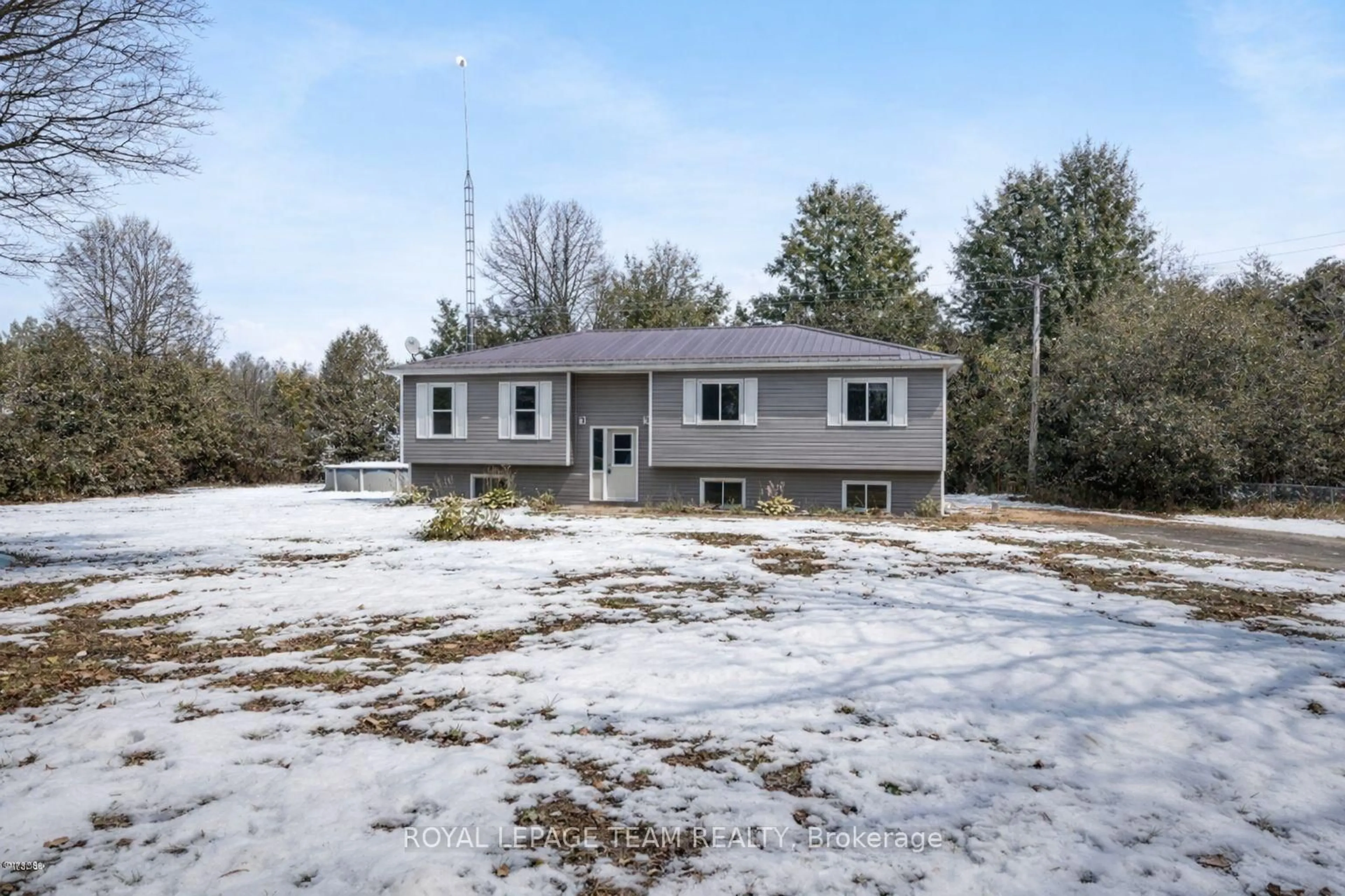 A pic from outside/outdoor area/front of a property/back of a property/a pic from drone, building for 8133 County Rd 44 Rd, Edwardsburgh/Cardinal Ontario K0E 1X0