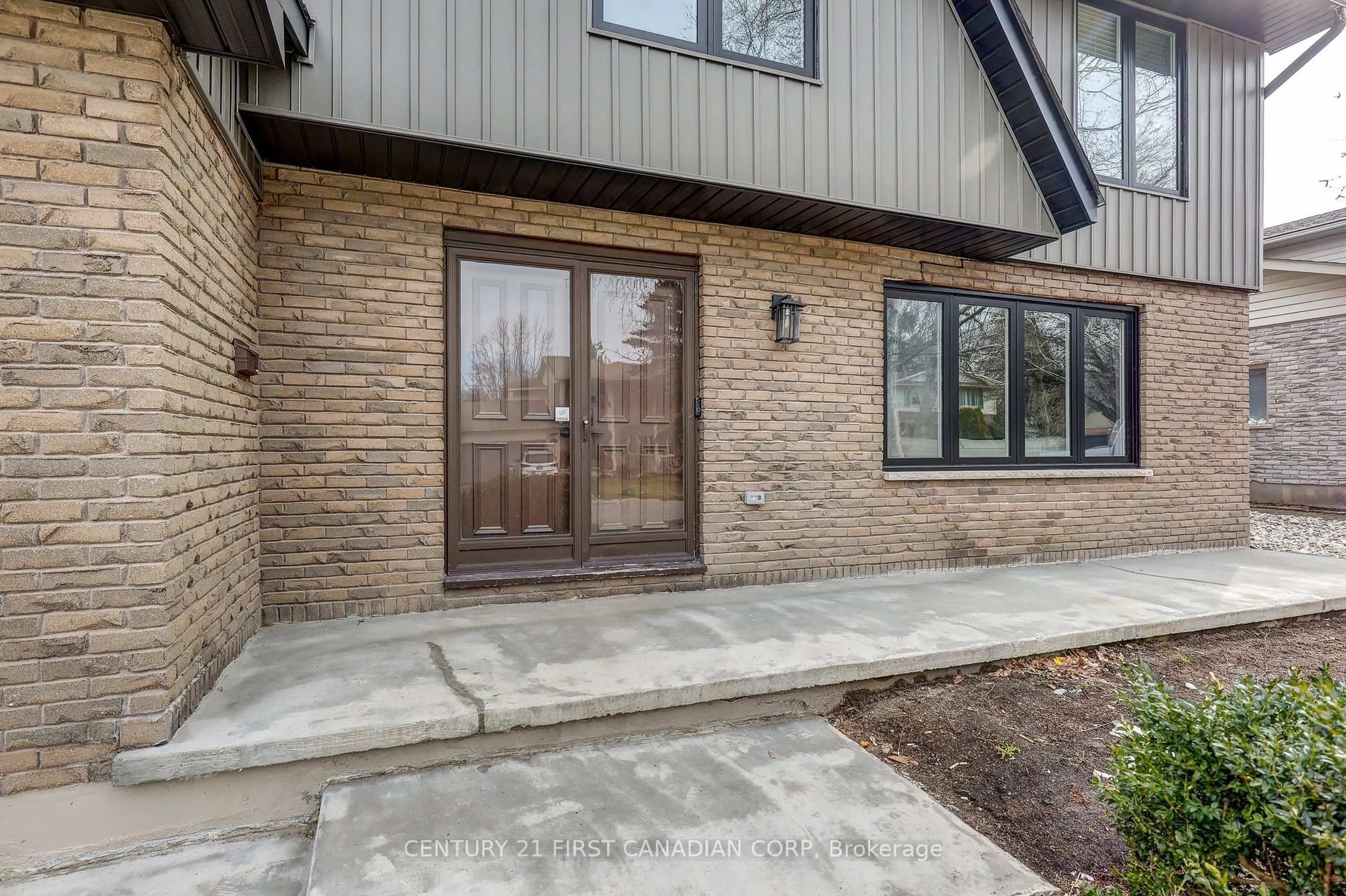 Home with brick exterior material, street for 123 HILLSMOUNT Cres, London South Ontario N6K 1V6