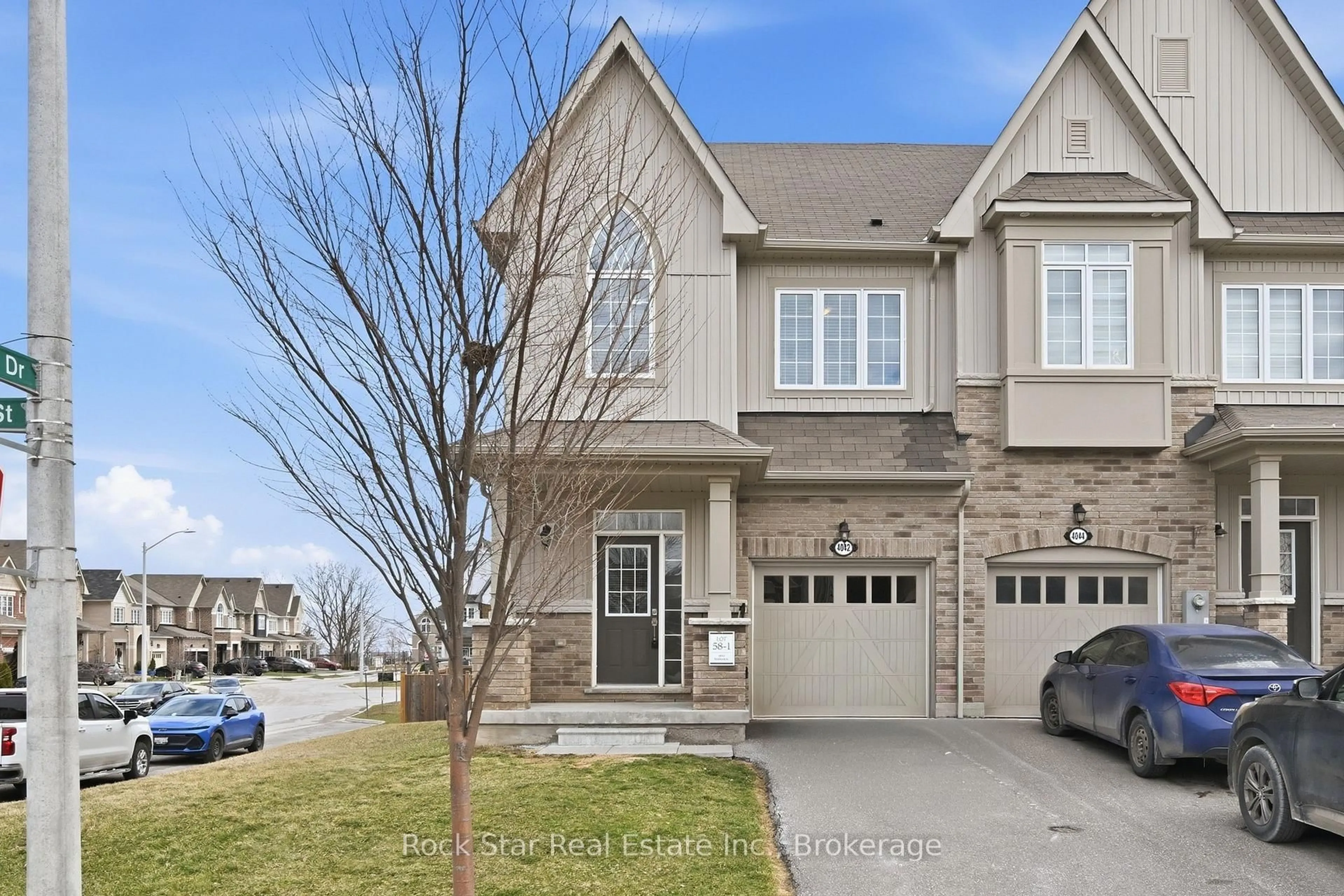 Home with brick exterior material, street for 4042 Maitland St, Lincoln Ontario L3J 0R6