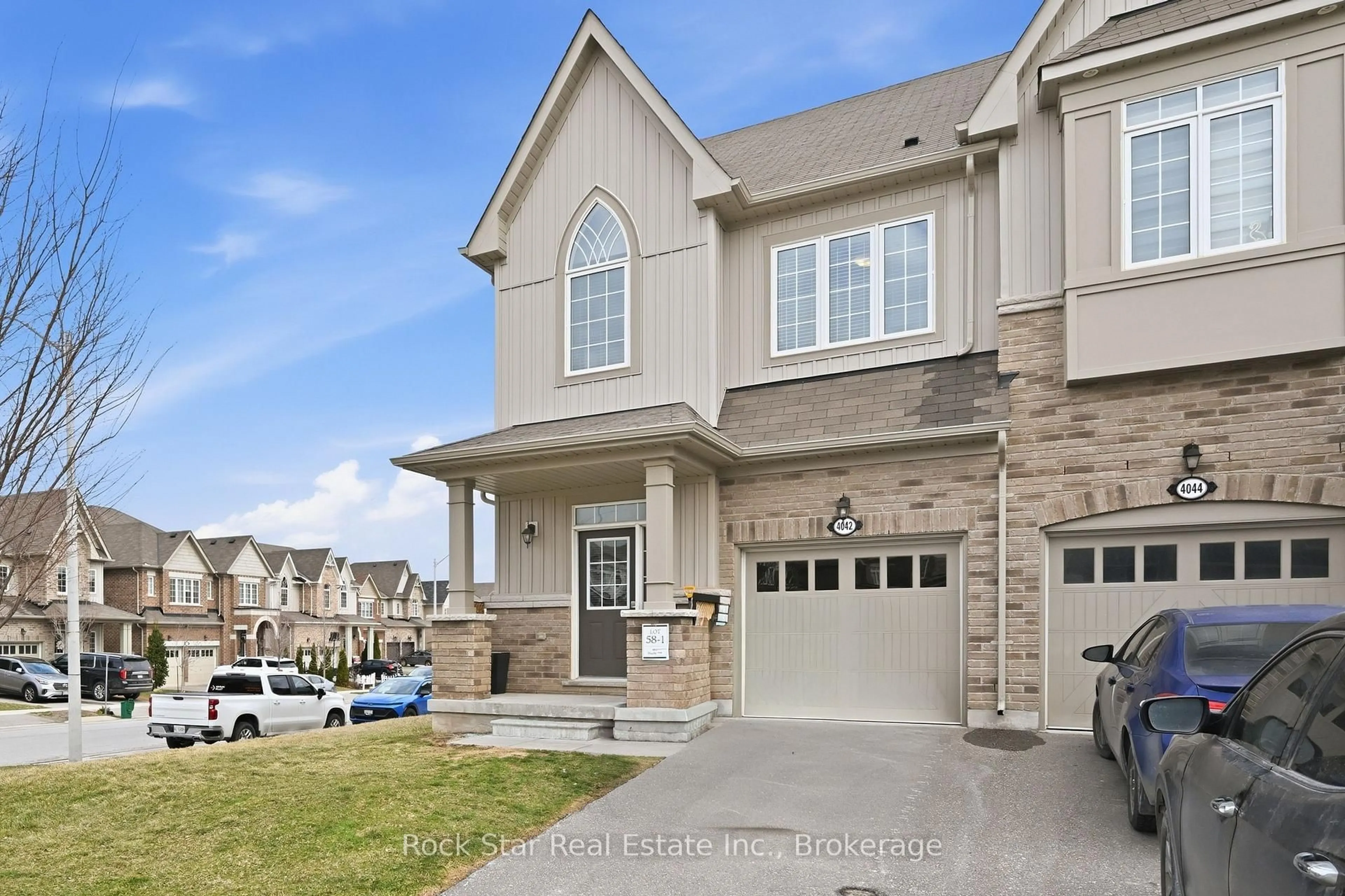 Home with brick exterior material, street for 4042 Maitland St, Lincoln Ontario L3J 0R6