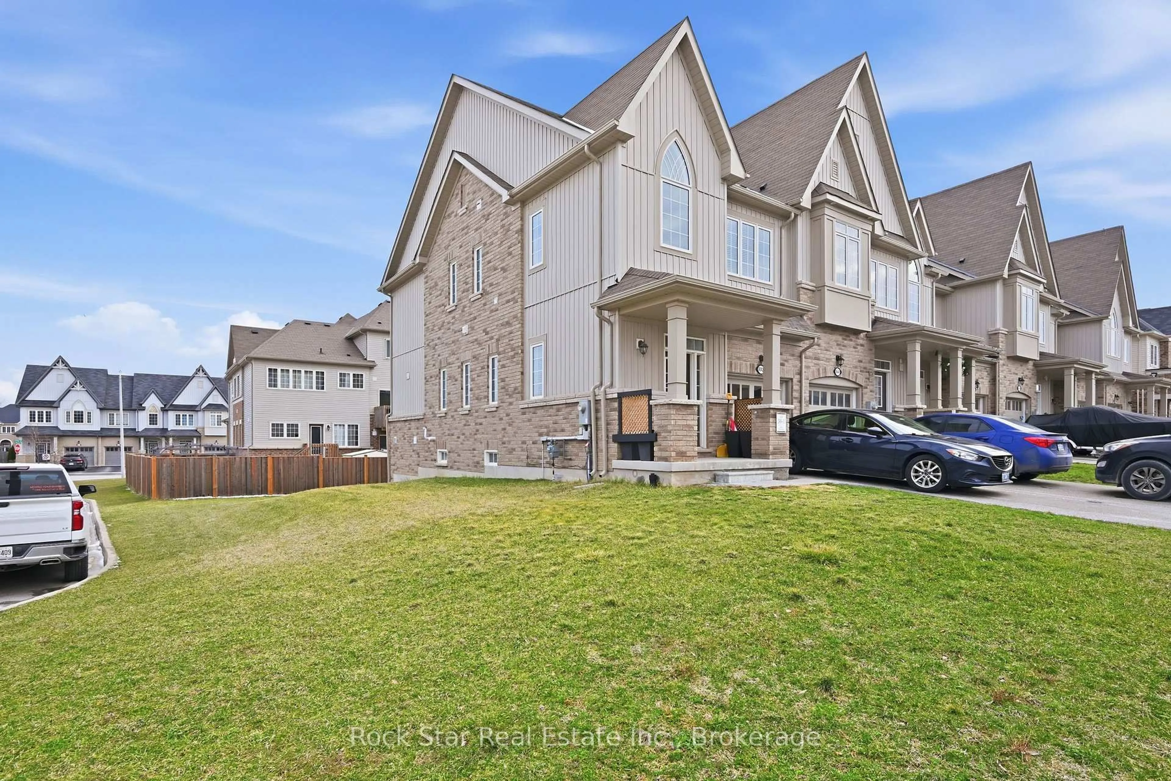 A pic from outside/outdoor area/front of a property/back of a property/a pic from drone, mountain view for 4042 Maitland St, Lincoln Ontario L3J 0R6