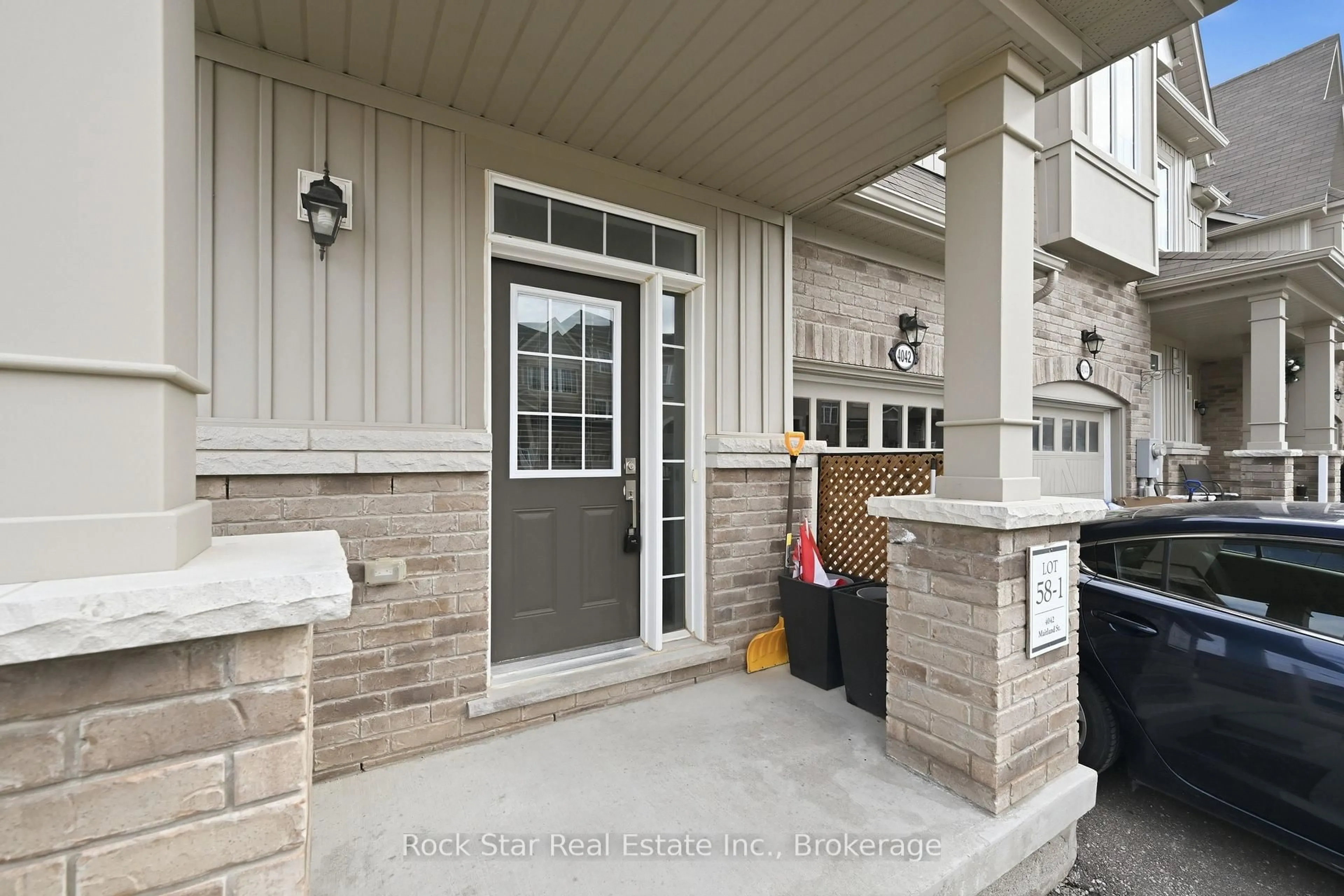 Indoor entryway for 4042 Maitland St, Lincoln Ontario L3J 0R6