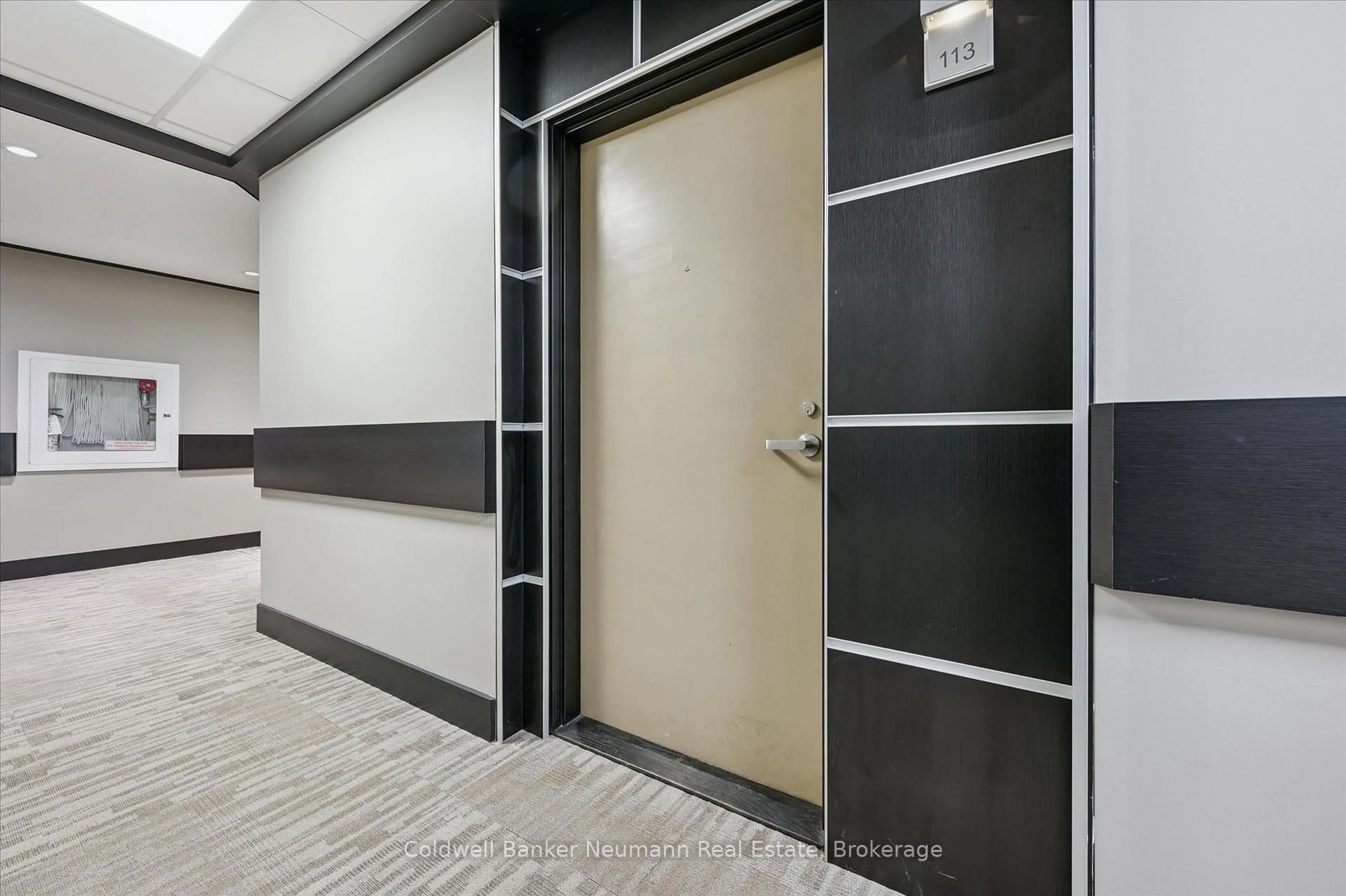 Indoor foyer for 106 Bard Blvd #113, Guelph Ontario N1L 0L8