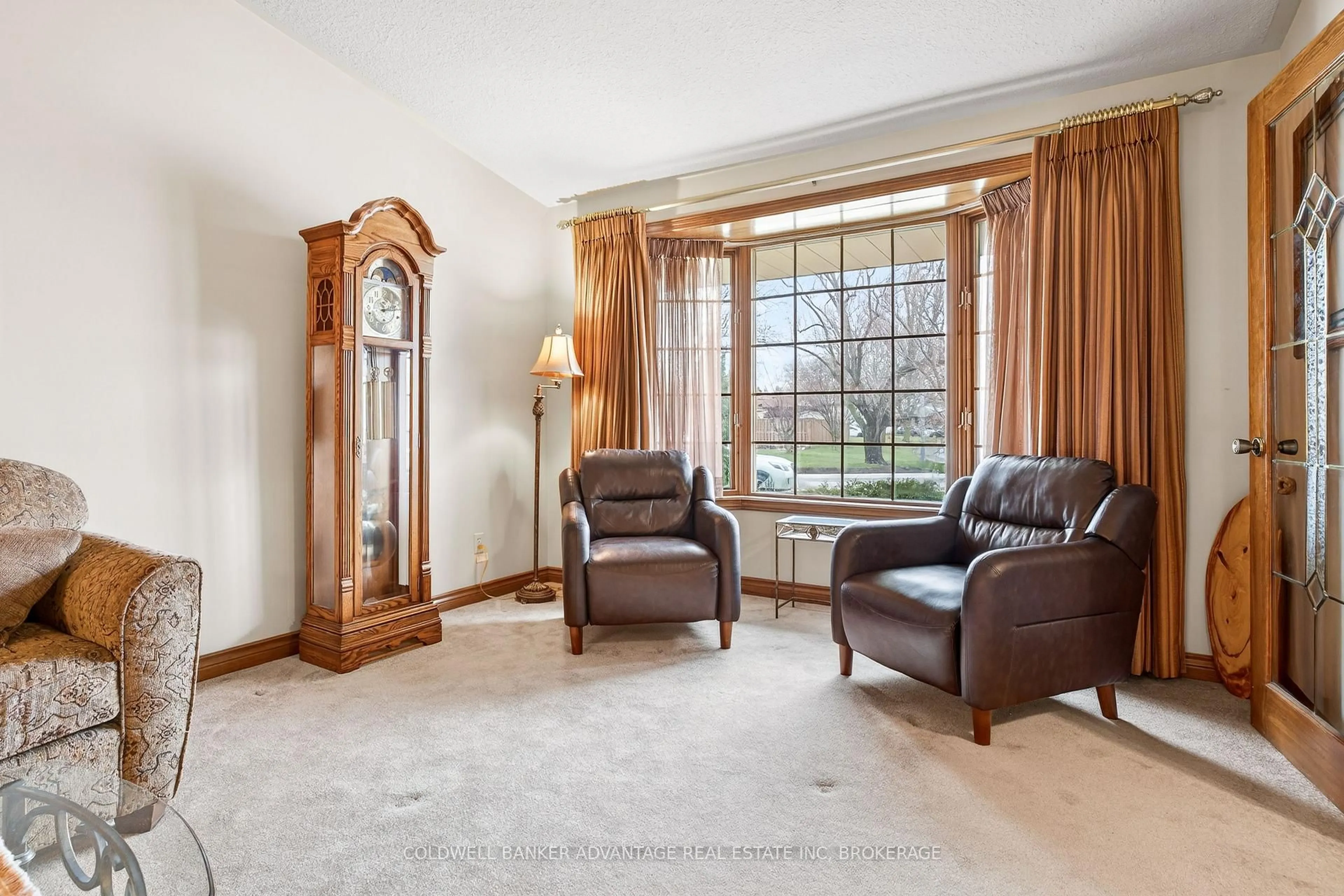 Living room with furniture, unknown for 41 Adel Dr, St. Catharines Ontario L2M 3W9