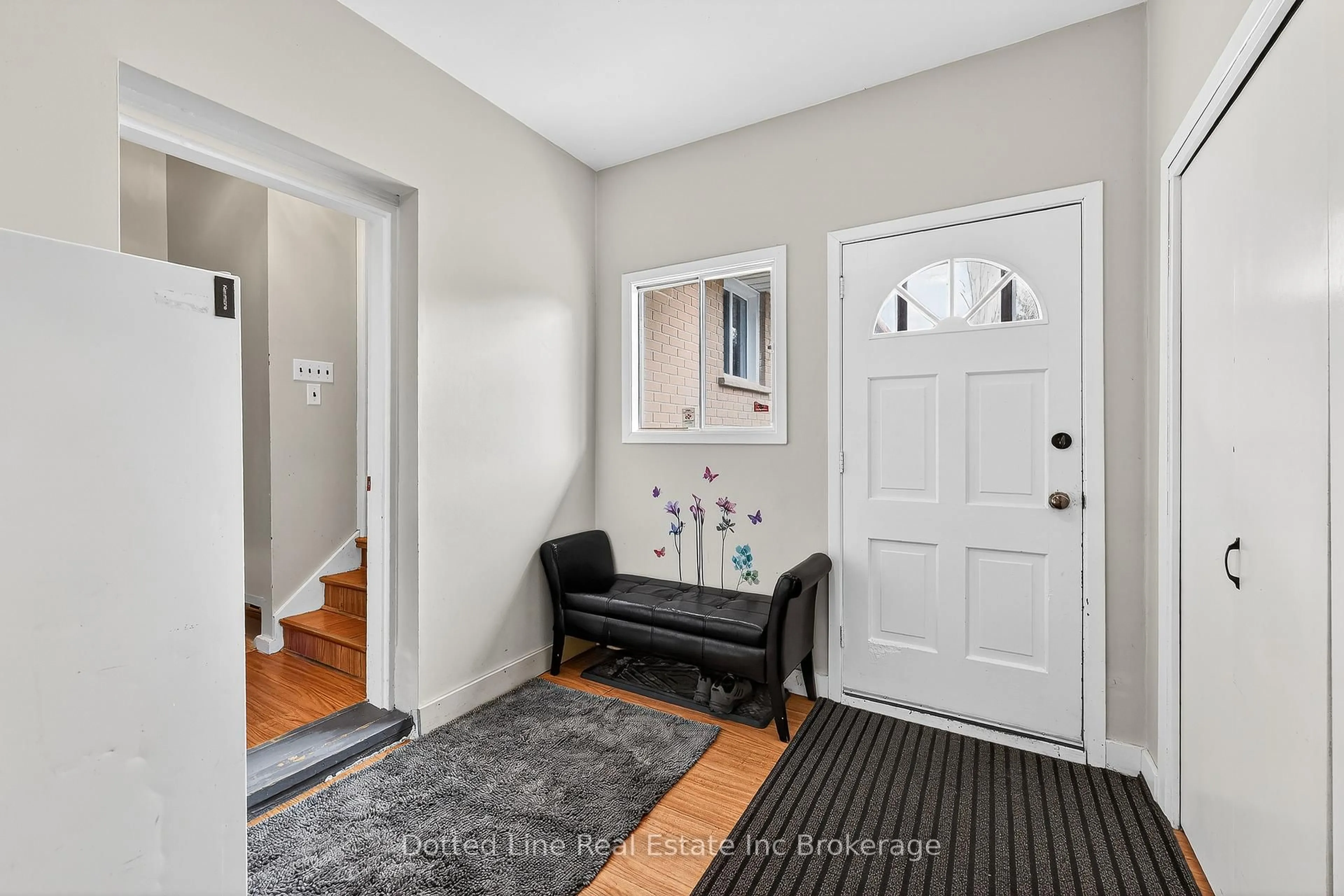 Indoor entryway for 1424 Burford-Delhi Townline, Norfolk Ontario N0E 1R0