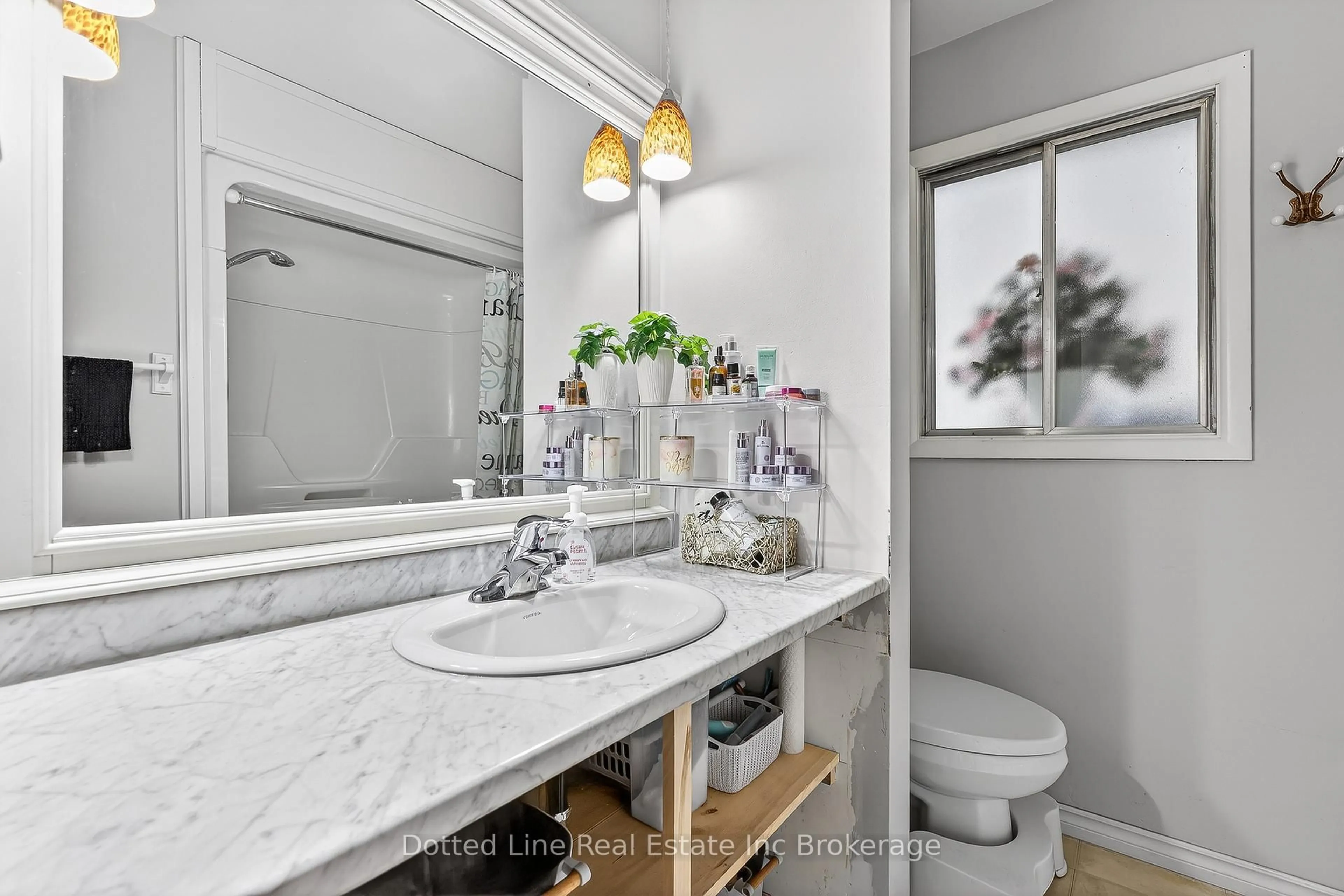 Contemporary bathroom, ceramic/tile floor for 1424 Burford-Delhi Townline, Norfolk Ontario N0E 1R0