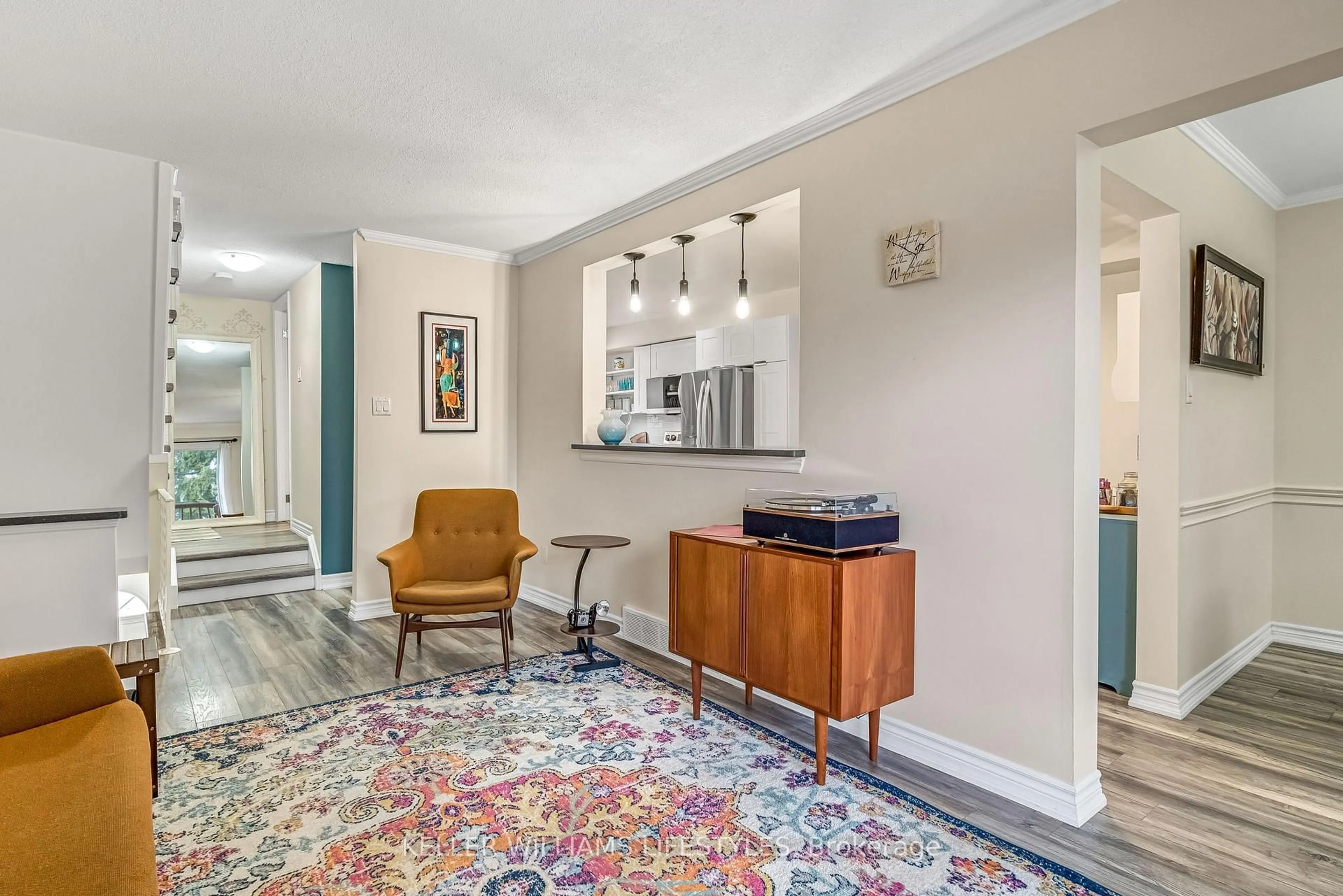 Indoor entryway for 900 Pond View Rd #84, London South Ontario N5Z 4L7