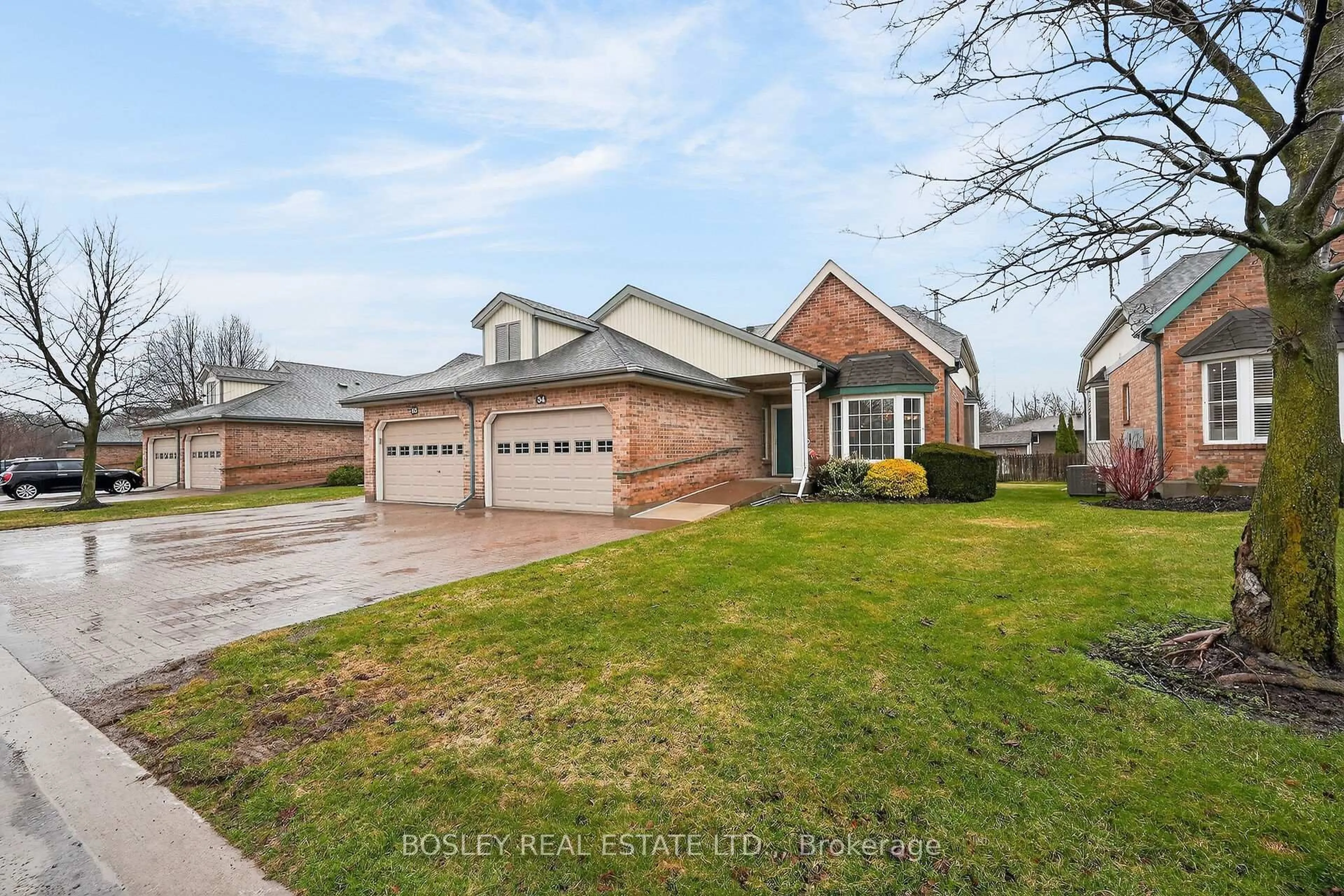 Home with brick exterior material, street for 121 Glen Morris Dr #34, St. Catharines Ontario L2T 4C5