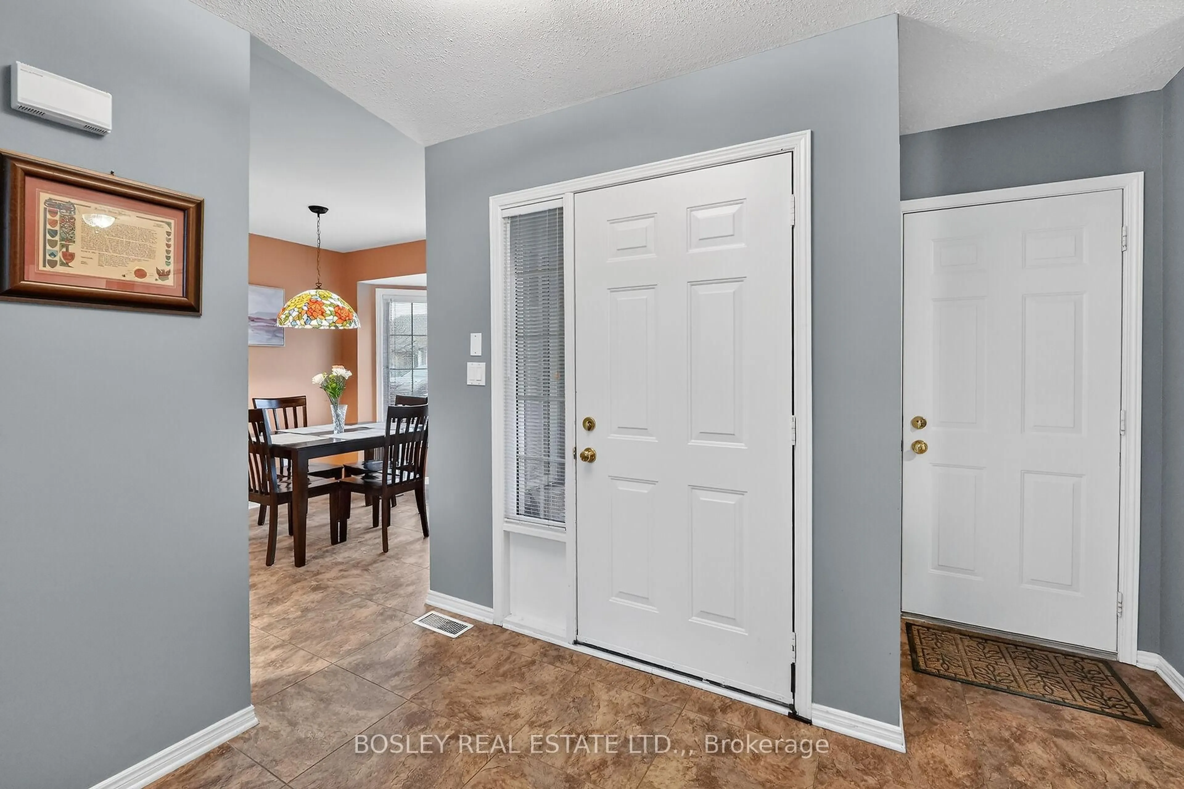 Indoor entryway for 121 Glen Morris Dr #34, St. Catharines Ontario L2T 4C5