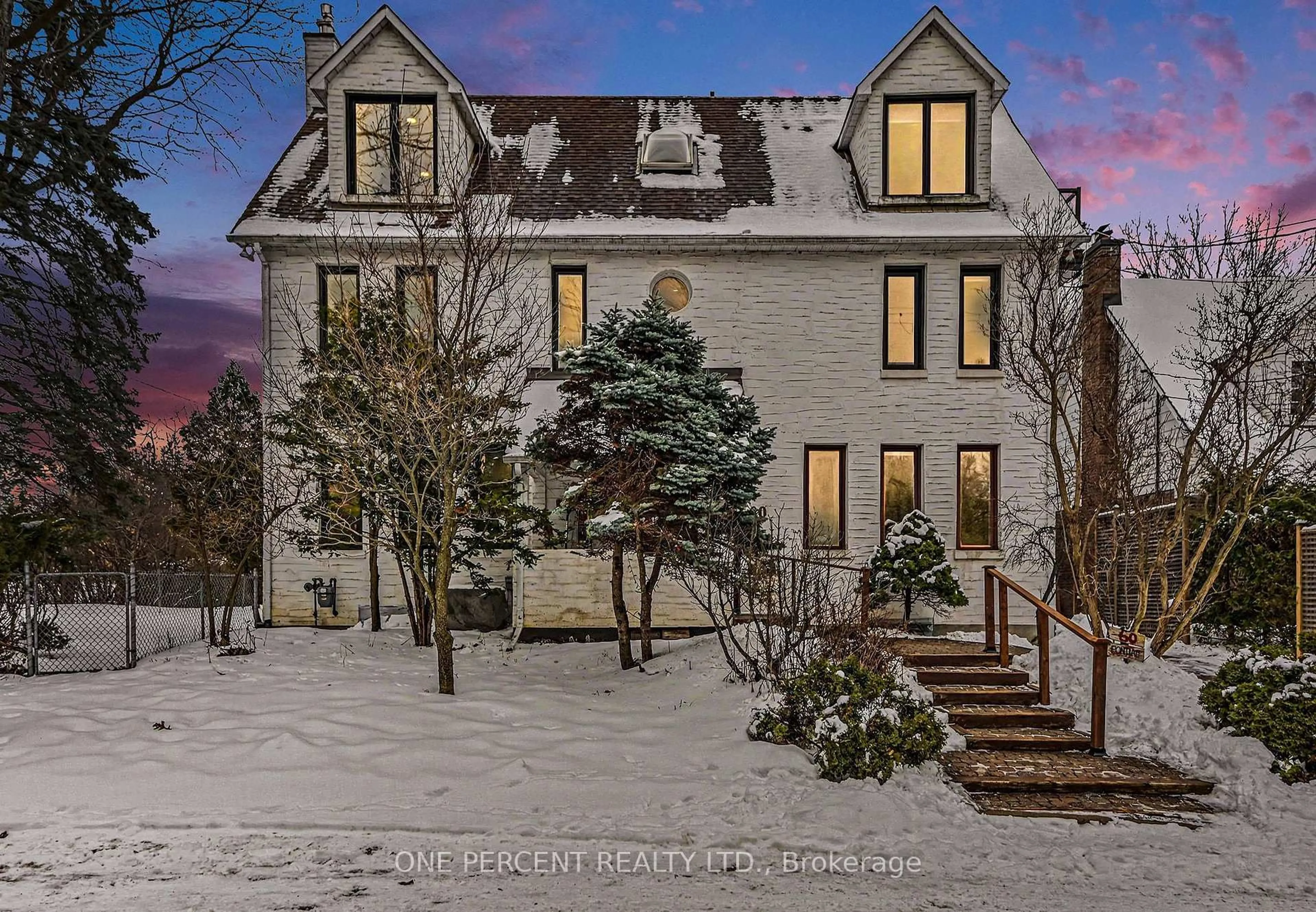 A pic from outside/outdoor area/front of a property/back of a property/a pic from drone, street for 60 Pontiac St, Ottawa Ontario K1Y 2K1