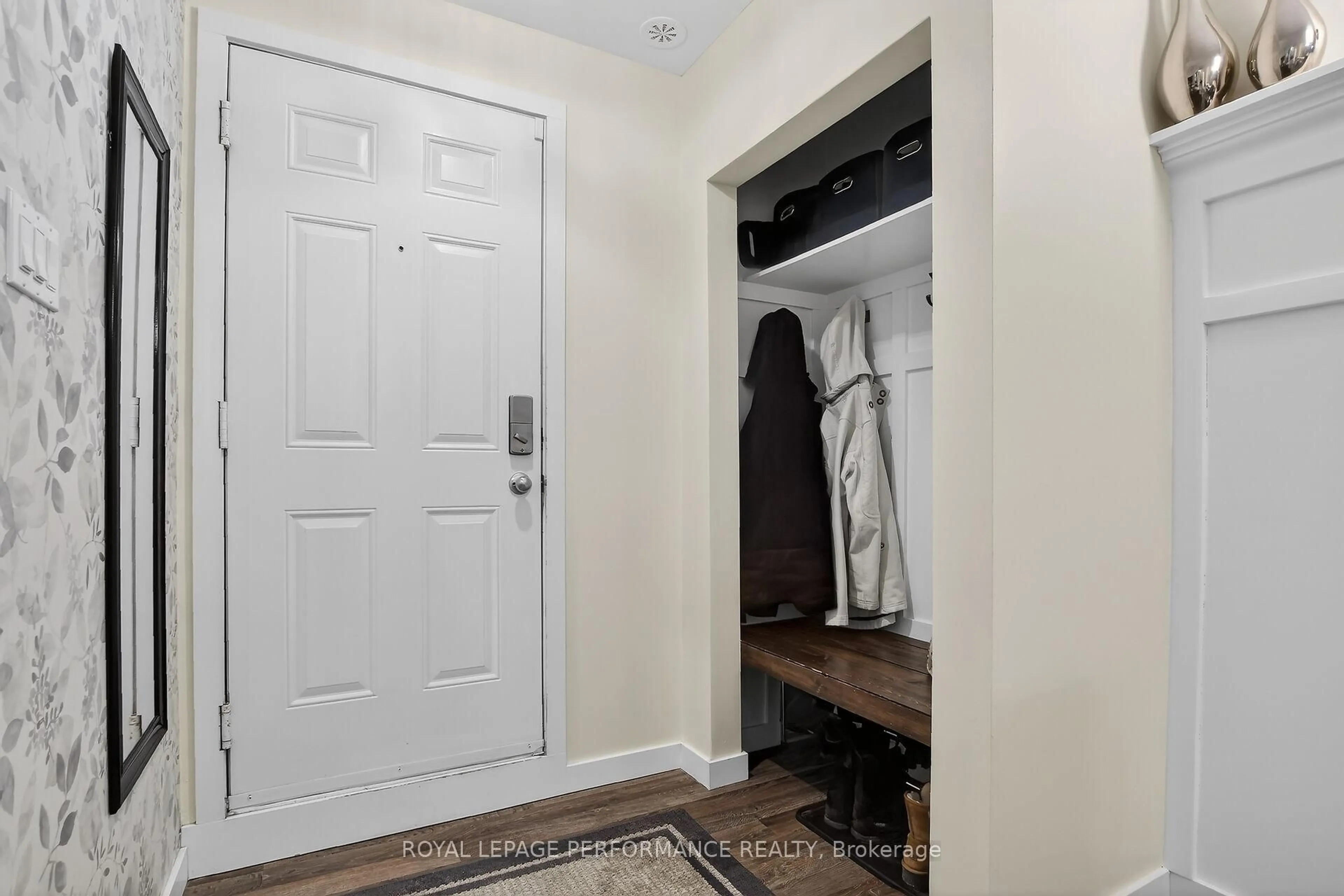 Indoor entryway for 135 Harthill Way #B, Ottawa Ontario K2J 5V1