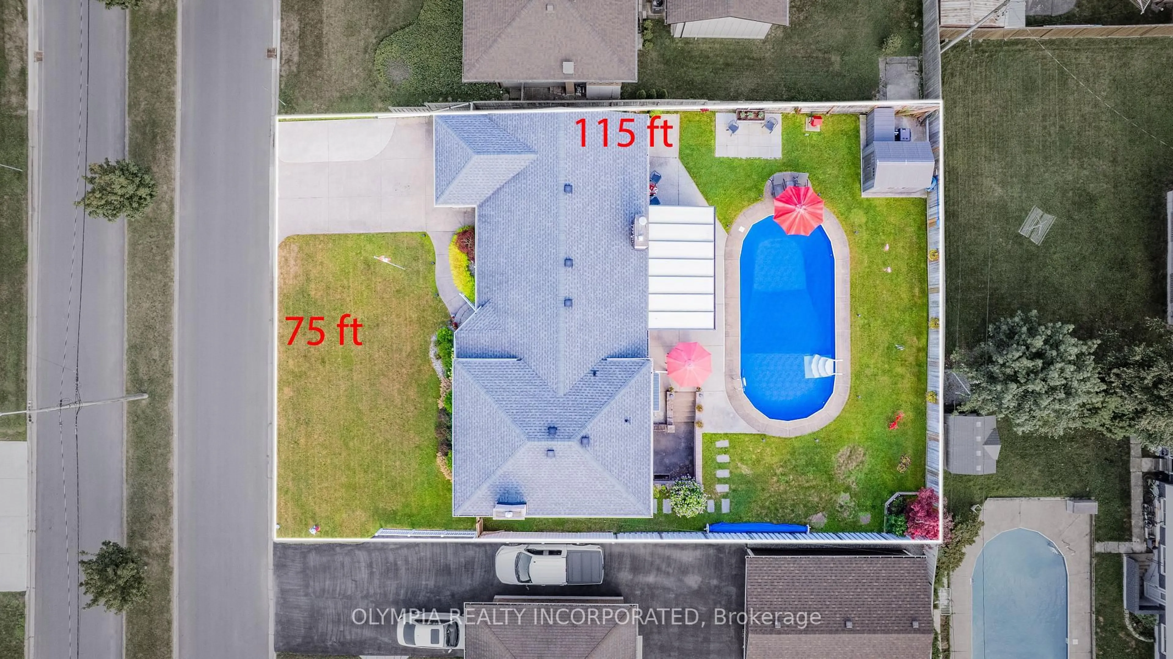 A pic from outside/outdoor area/front of a property/back of a property/a pic from drone, street for 8133 Sarah St, Niagara Falls Ontario L2G 6T9