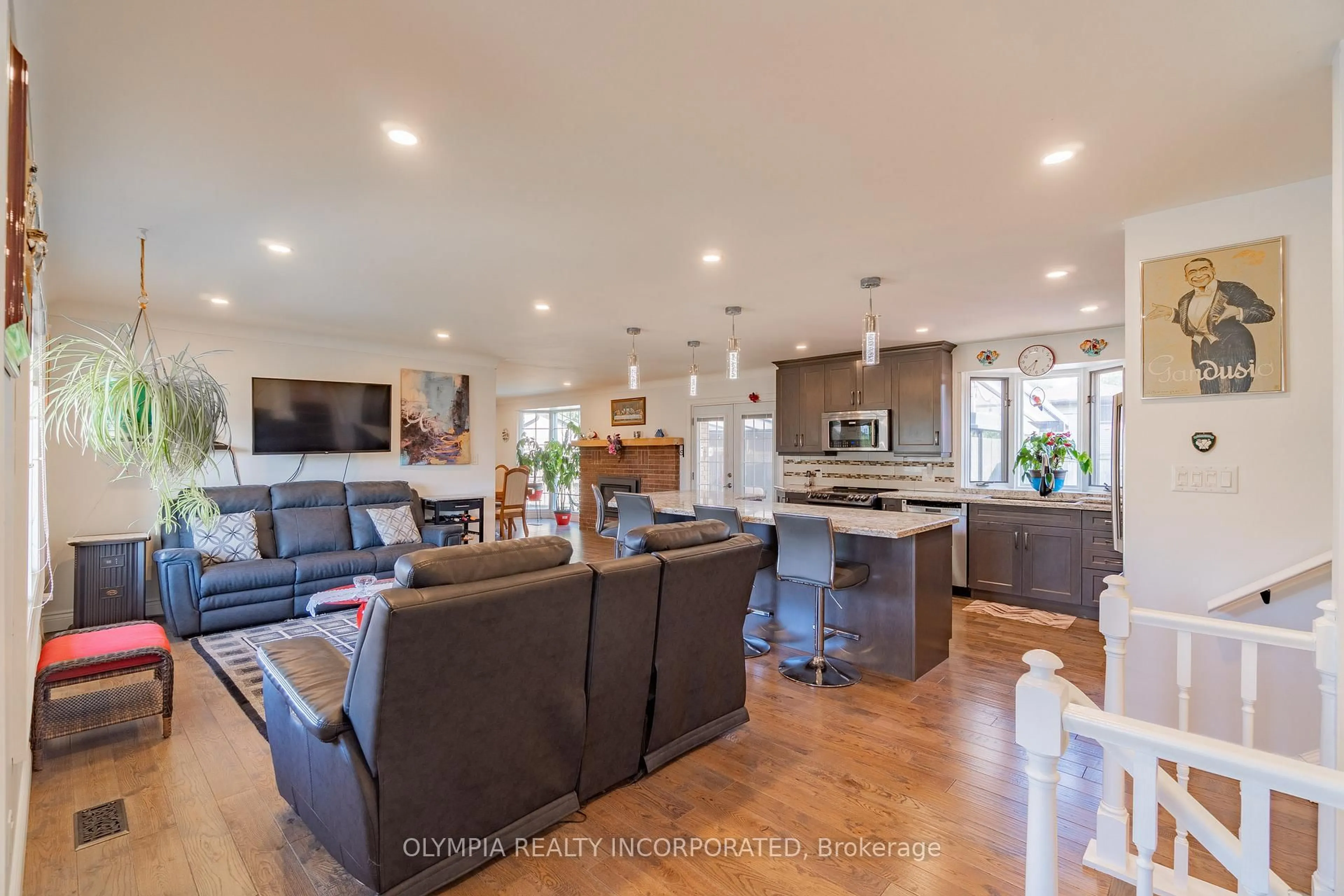 Open concept kitchen, unknown for 8133 Sarah St, Niagara Falls Ontario L2G 6T9