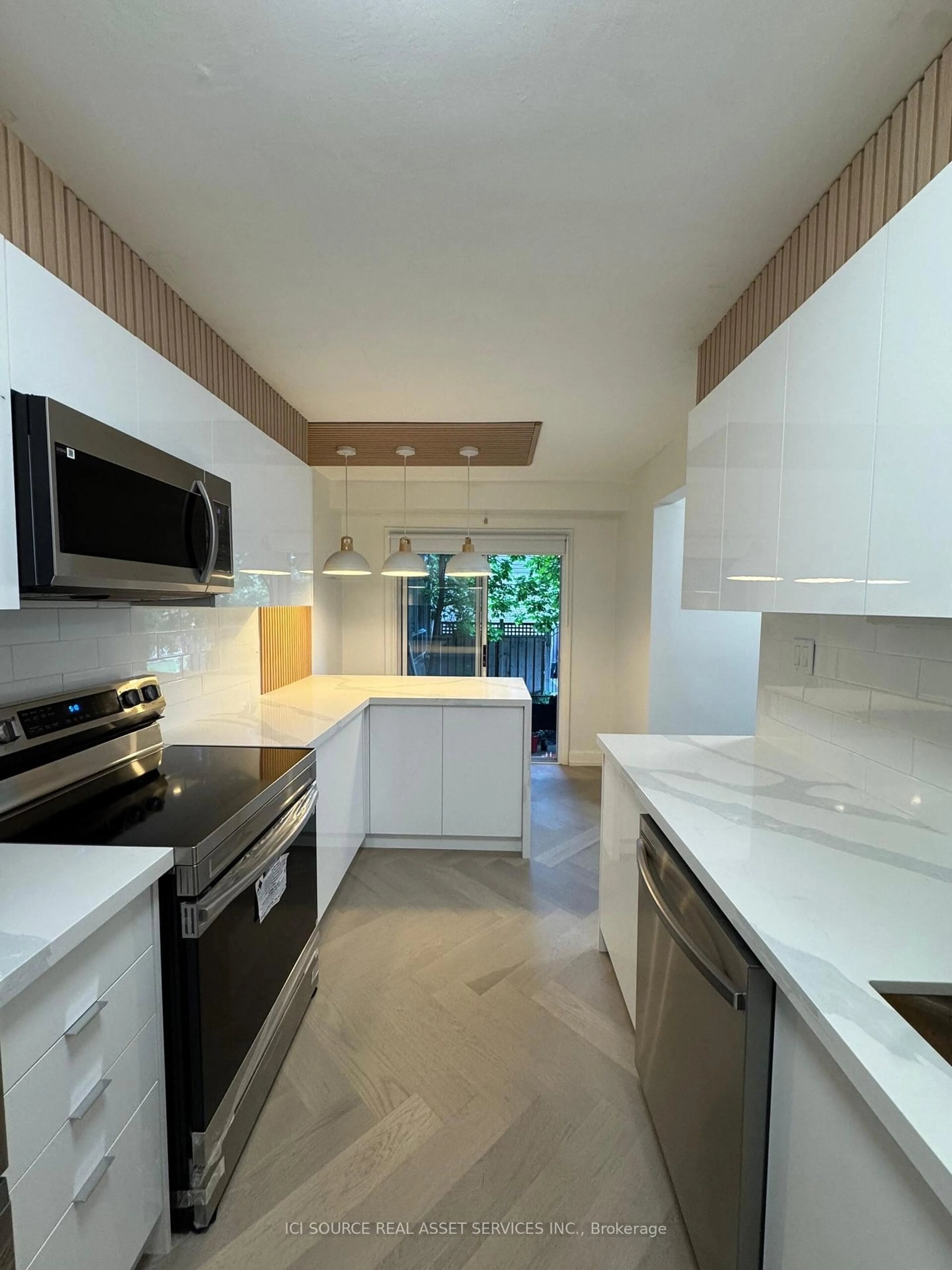 Contemporary kitchen, ceramic/tile floor for 914 Mohawk Rd #10, Hamilton Ontario L8T 2R8