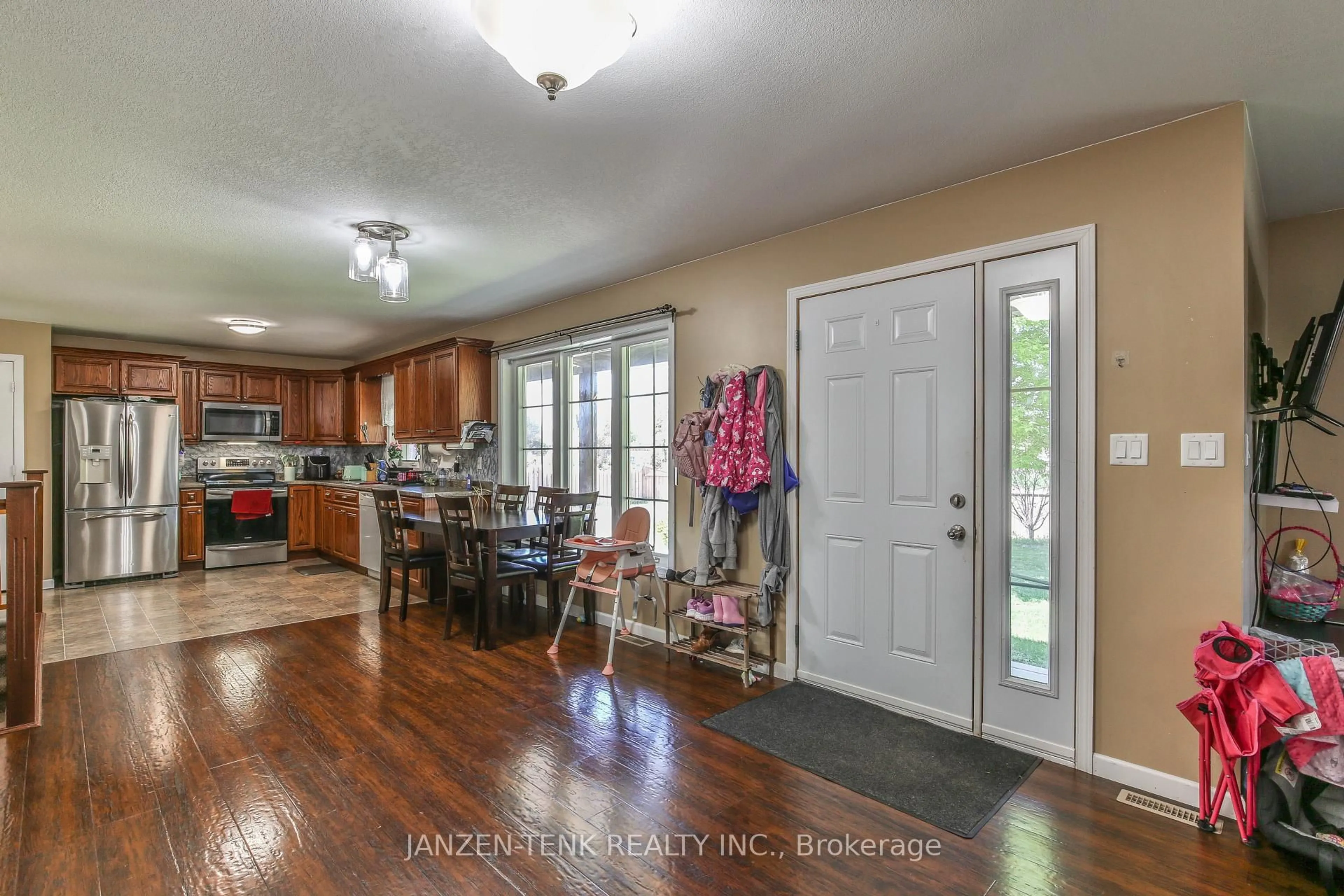 Indoor entryway for 6770 Plank Rd, Bayham Ontario N0J 1Z0