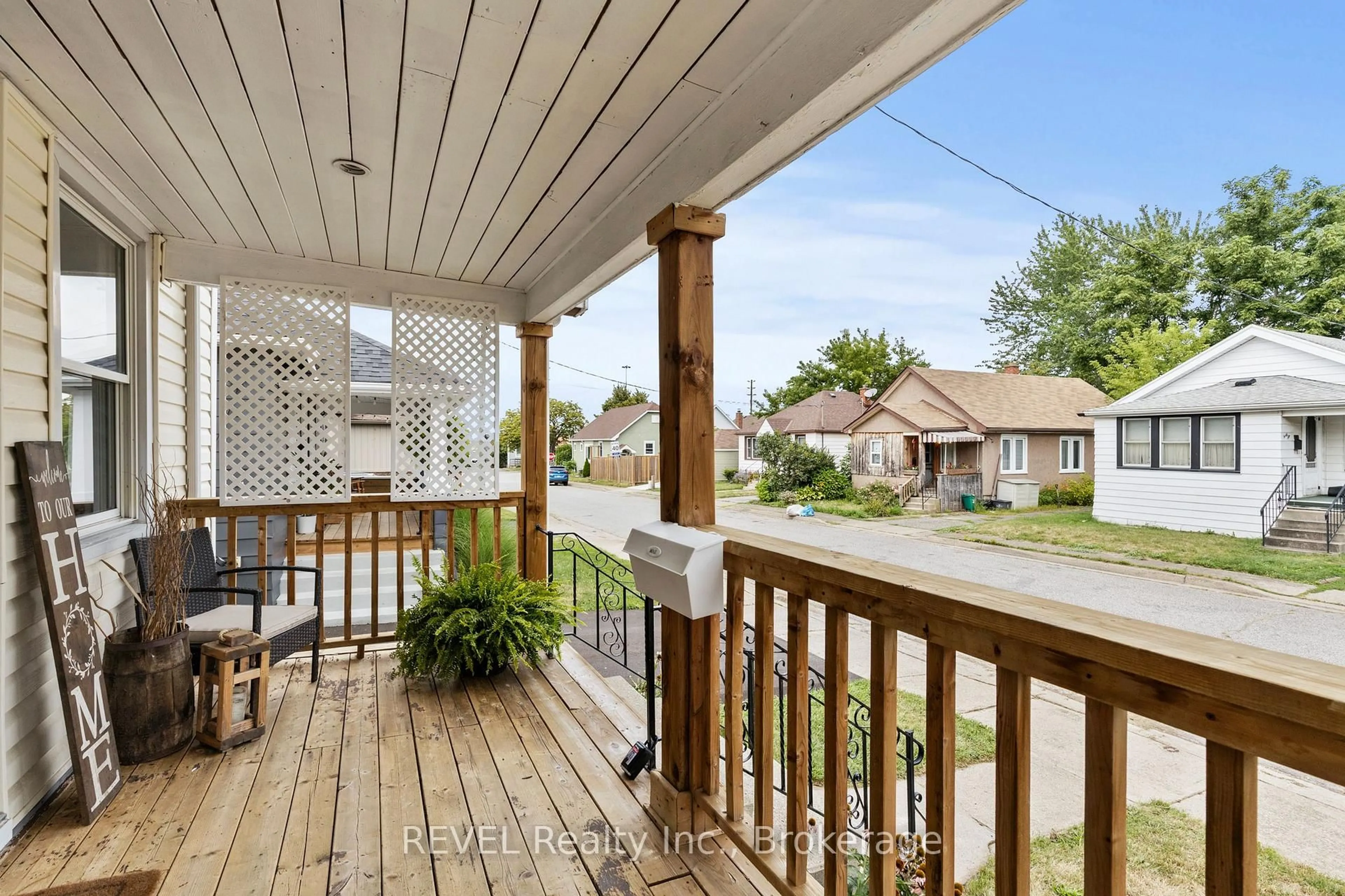 Patio, street for 45 Mcghie St, St. Catharines Ontario L2R 5A9