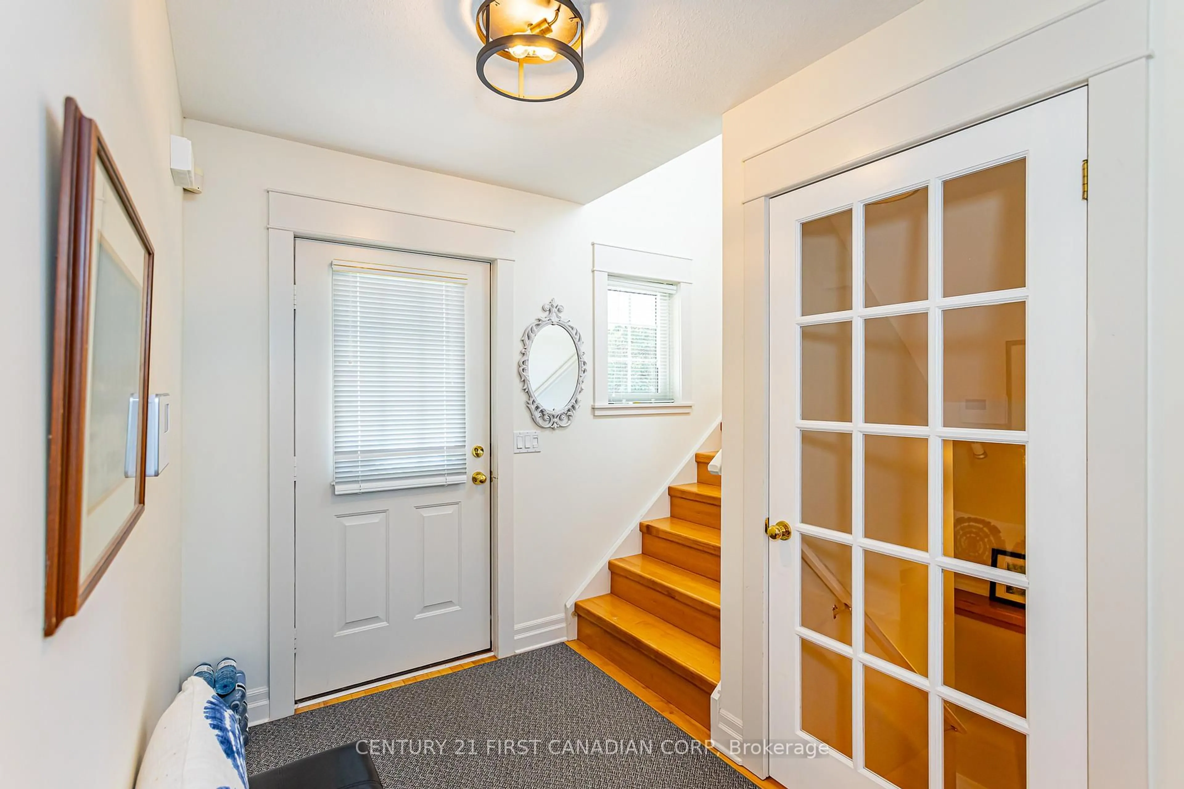 Indoor entryway for 12 Harbour Park Crt, Lambton Shores Ontario M0M 1T0